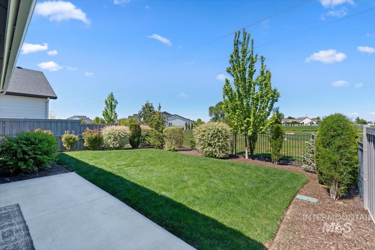 10128 Irongate Dr — photo