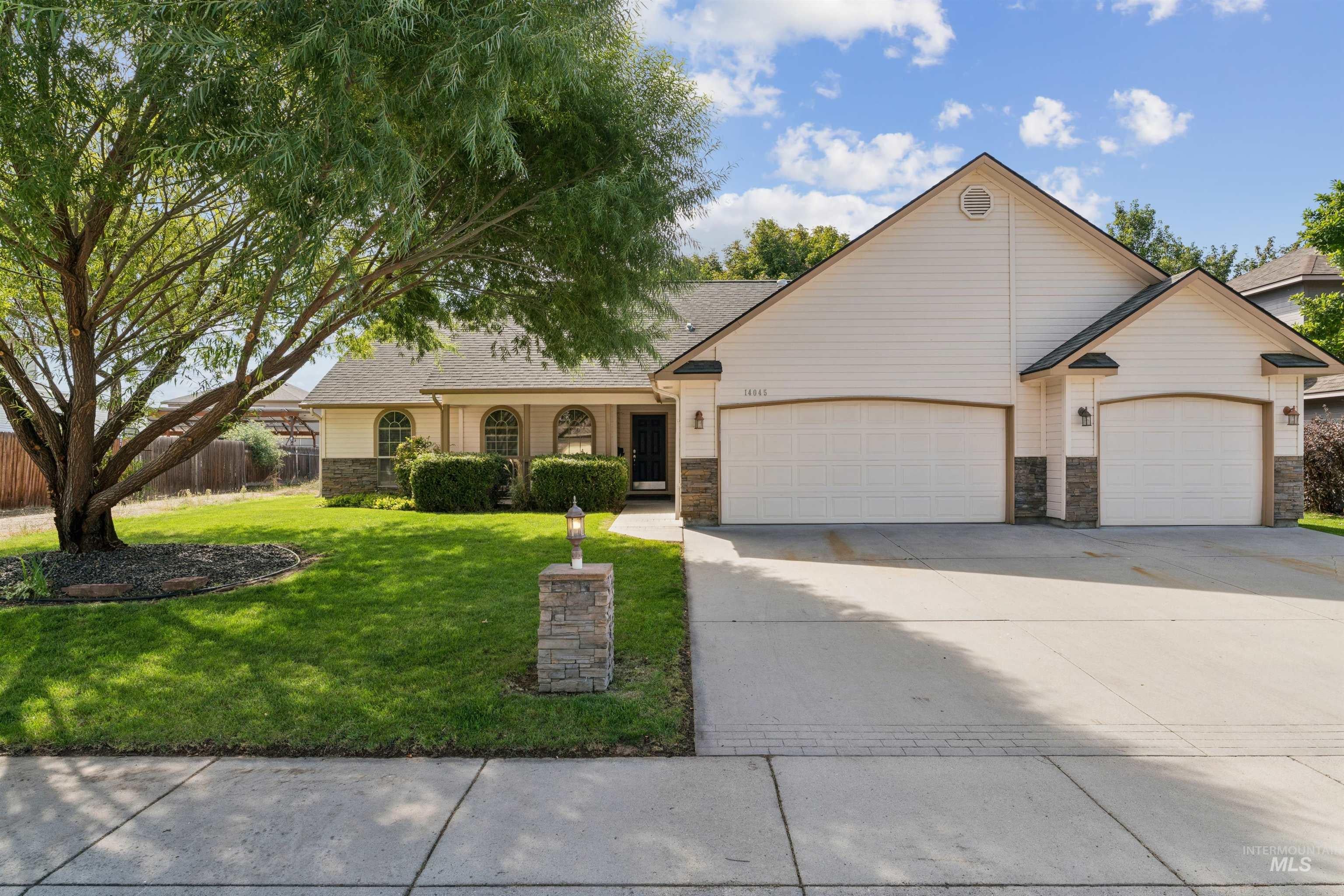 14045 W Hartford Drive — photo