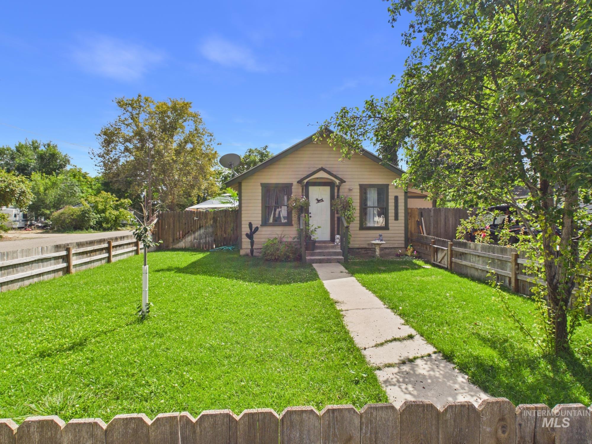 831 E 1st St & 207 S Declark — photo
