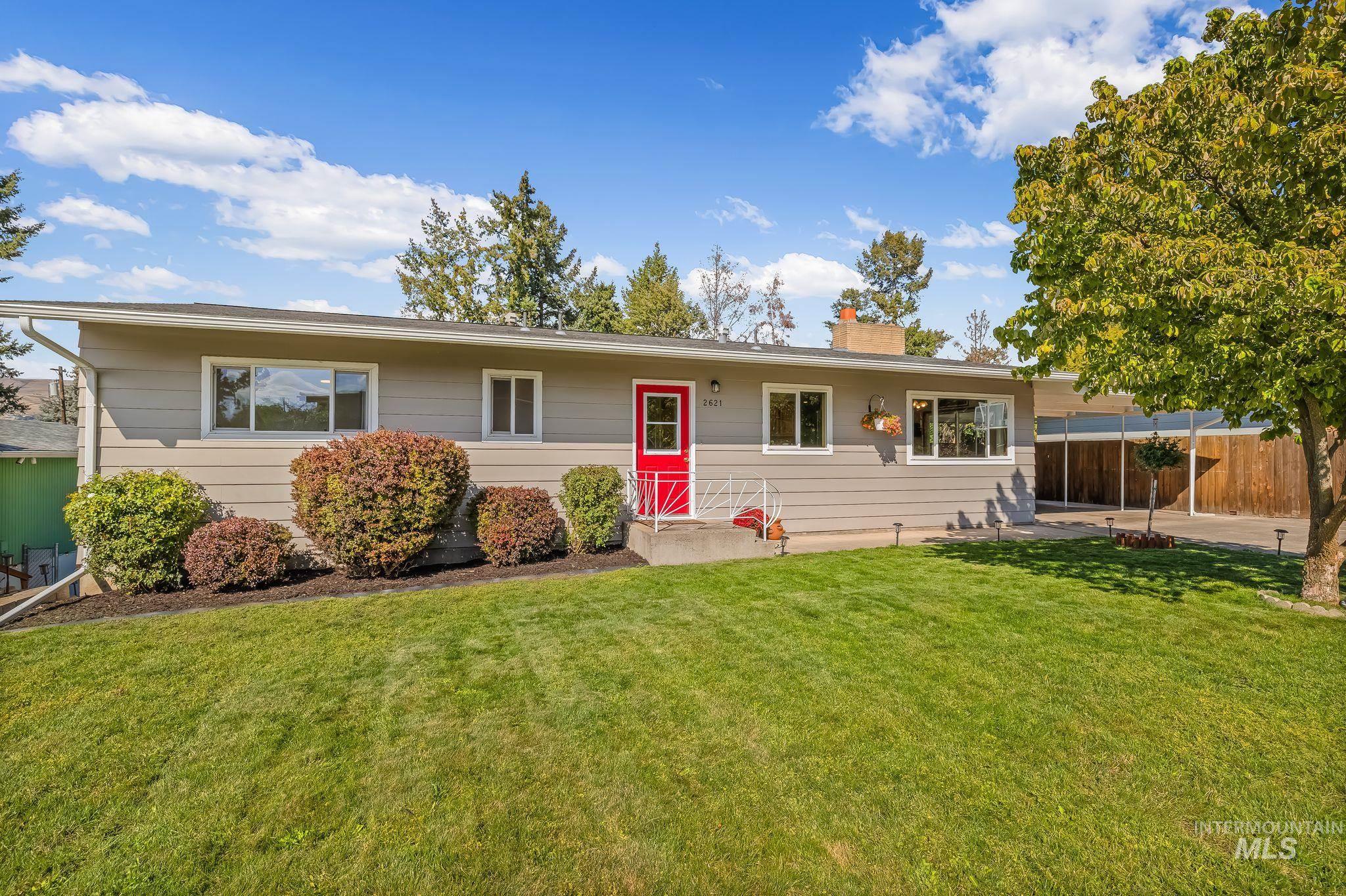 2621 Willow Dr. — photo