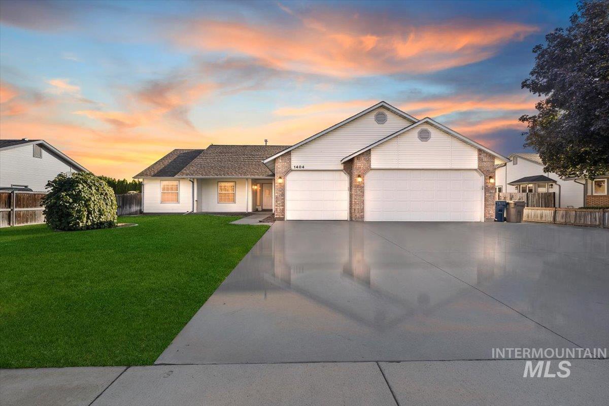 1404 Burnett Dr — photo