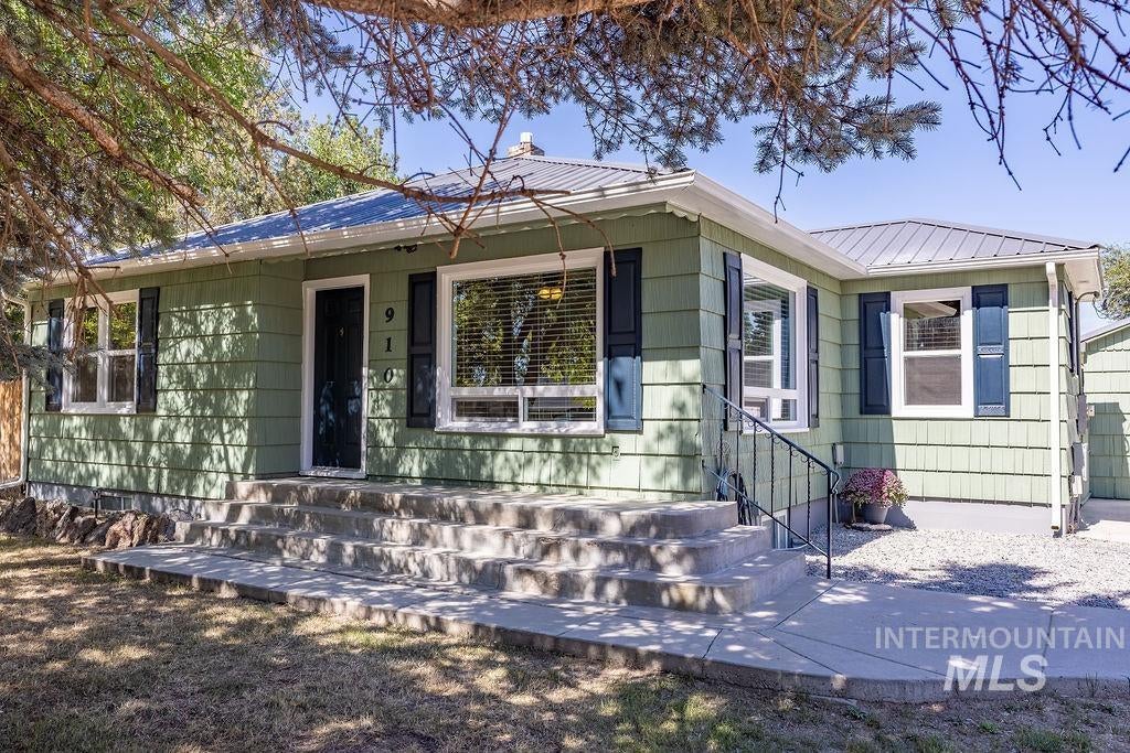 910 W Orchard Ave — photo