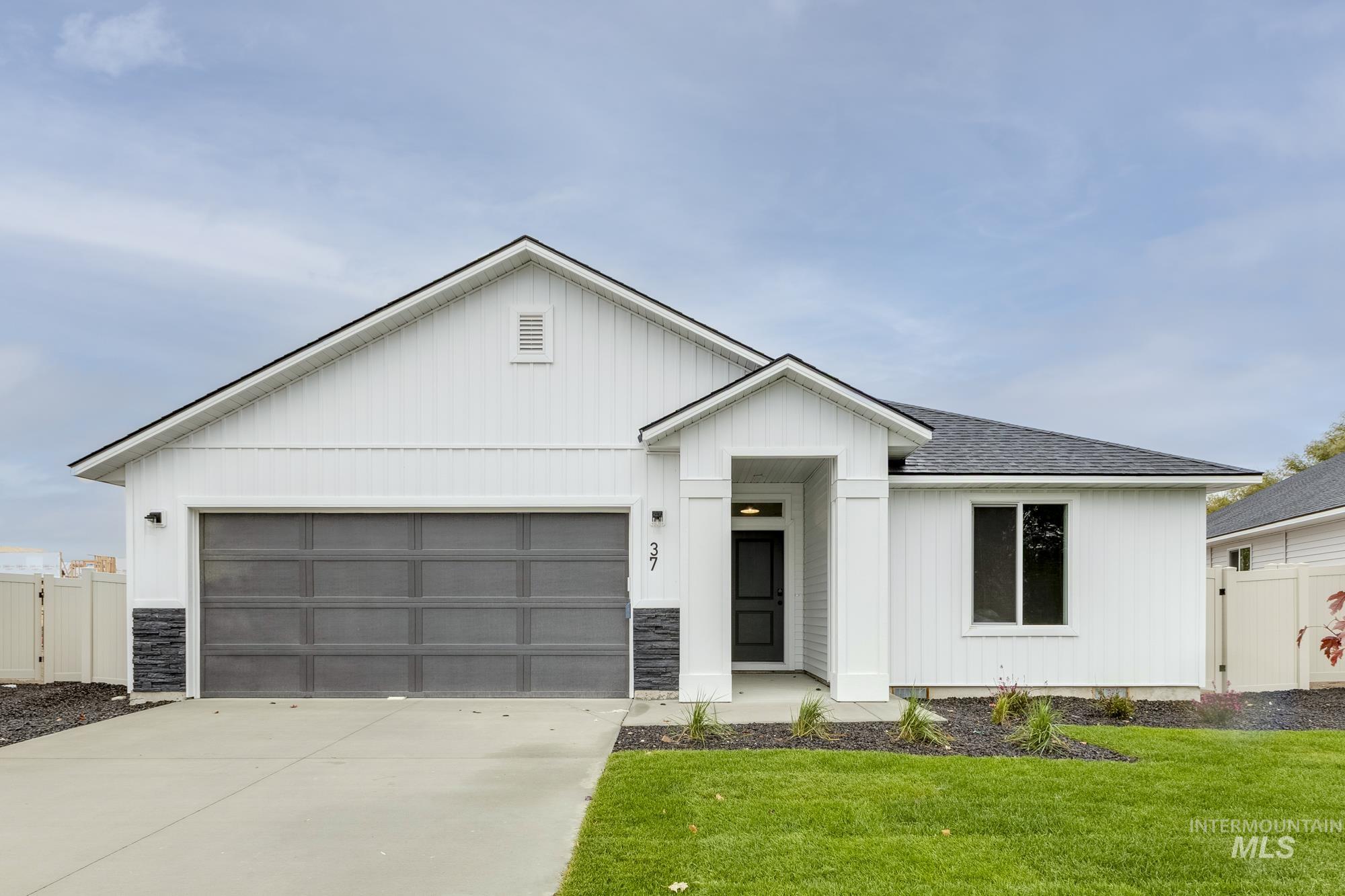 1358 N Coltsfoot Ave — photo