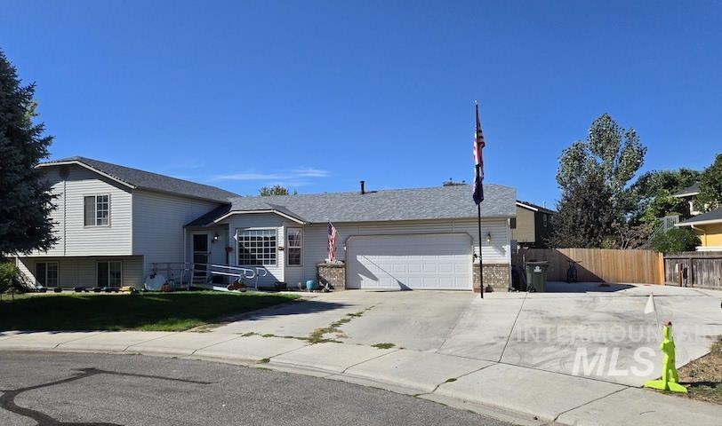 667 E Grouse Ct — photo