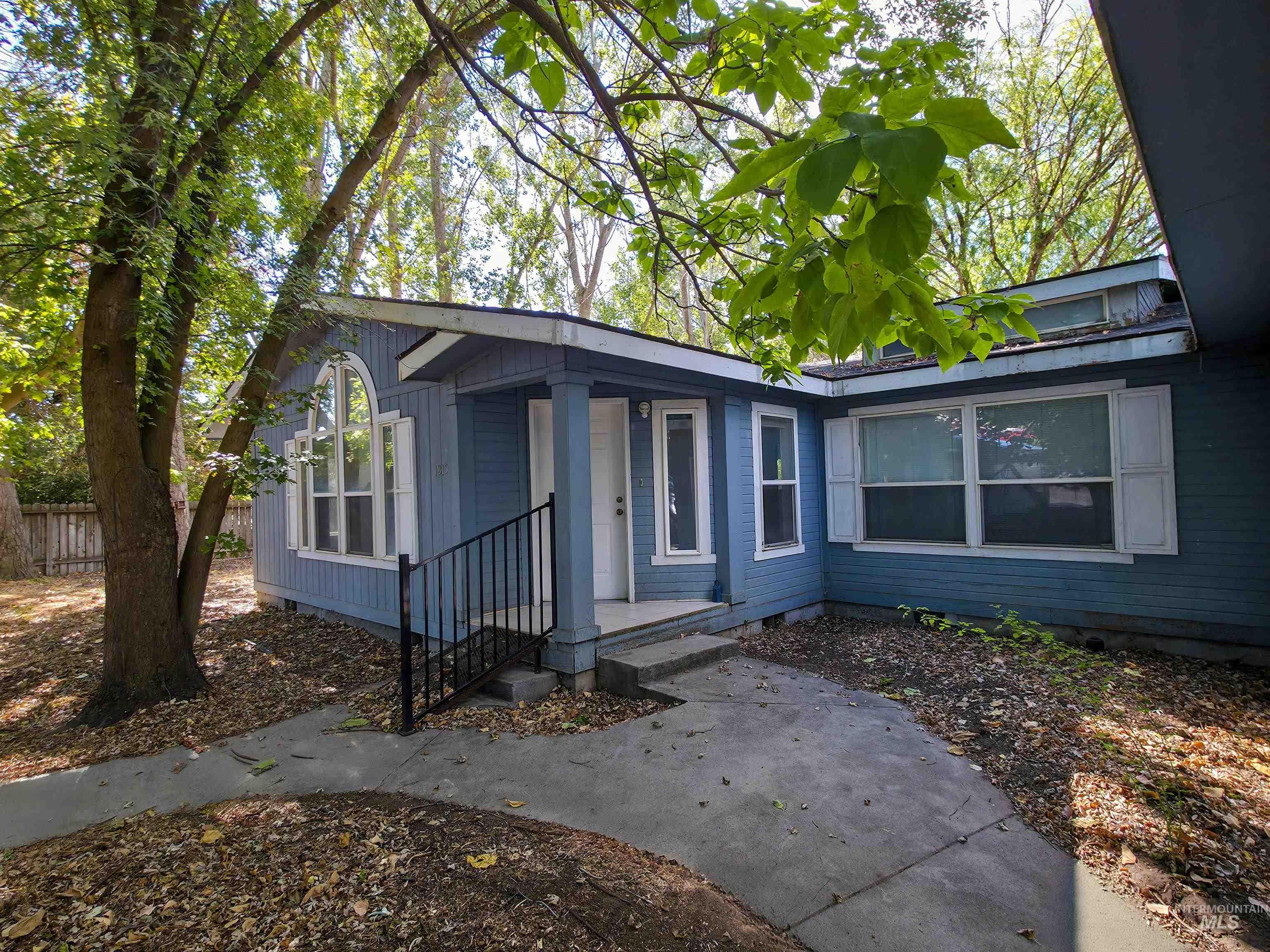 1215 W 7th — photo