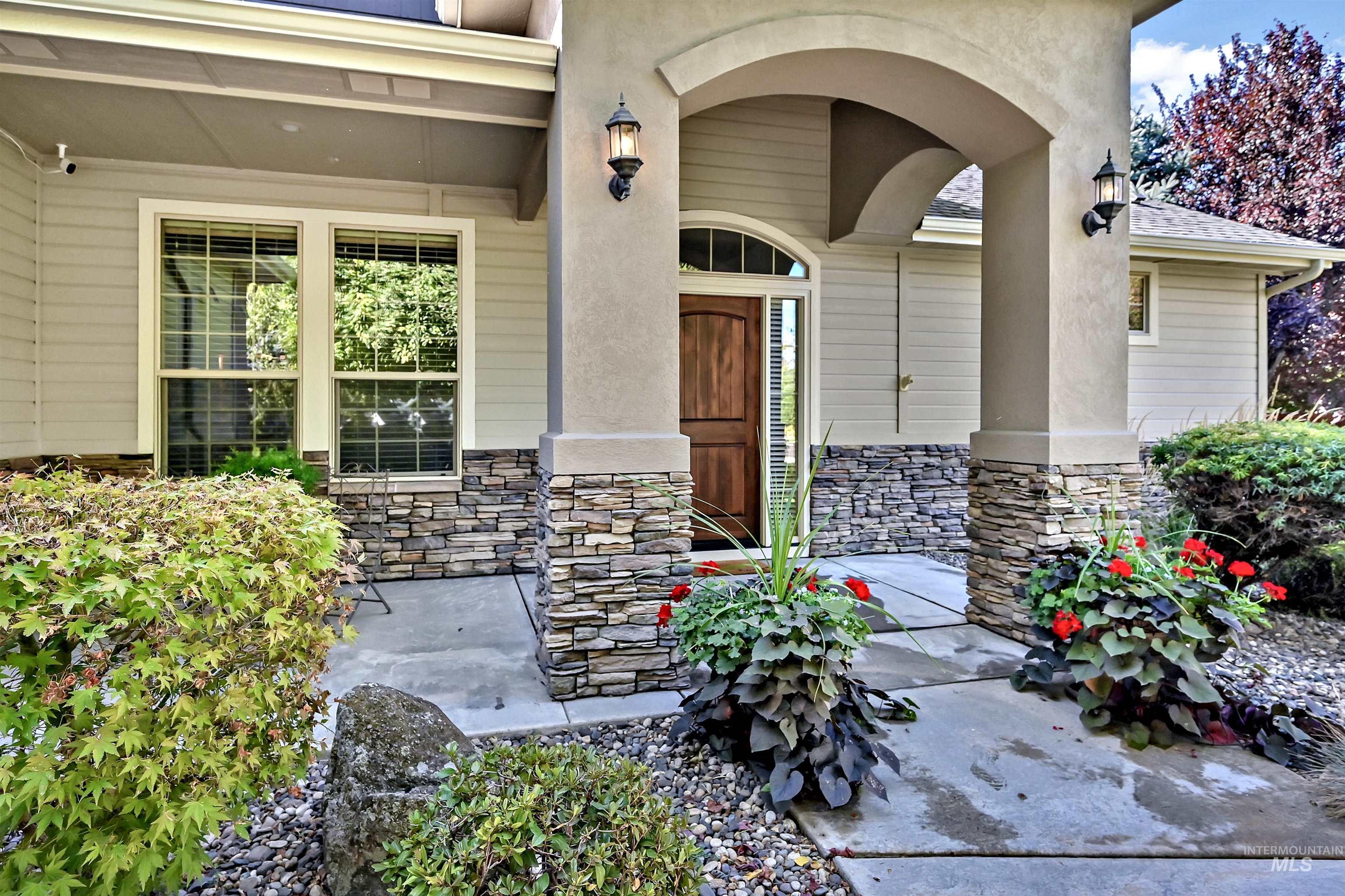 2089 W Grand Teton Drive — photo