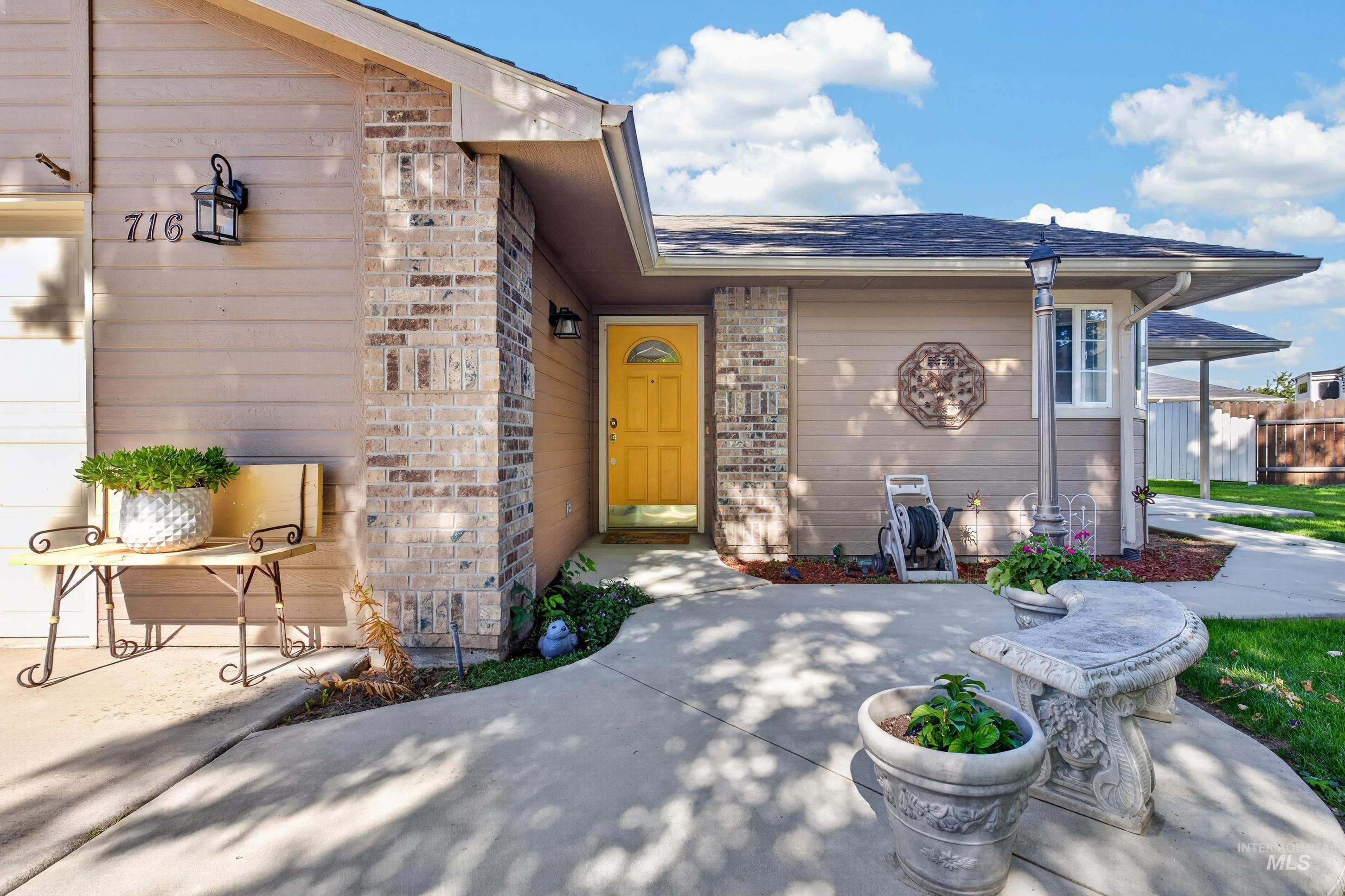 716 W Benton Ave. — photo