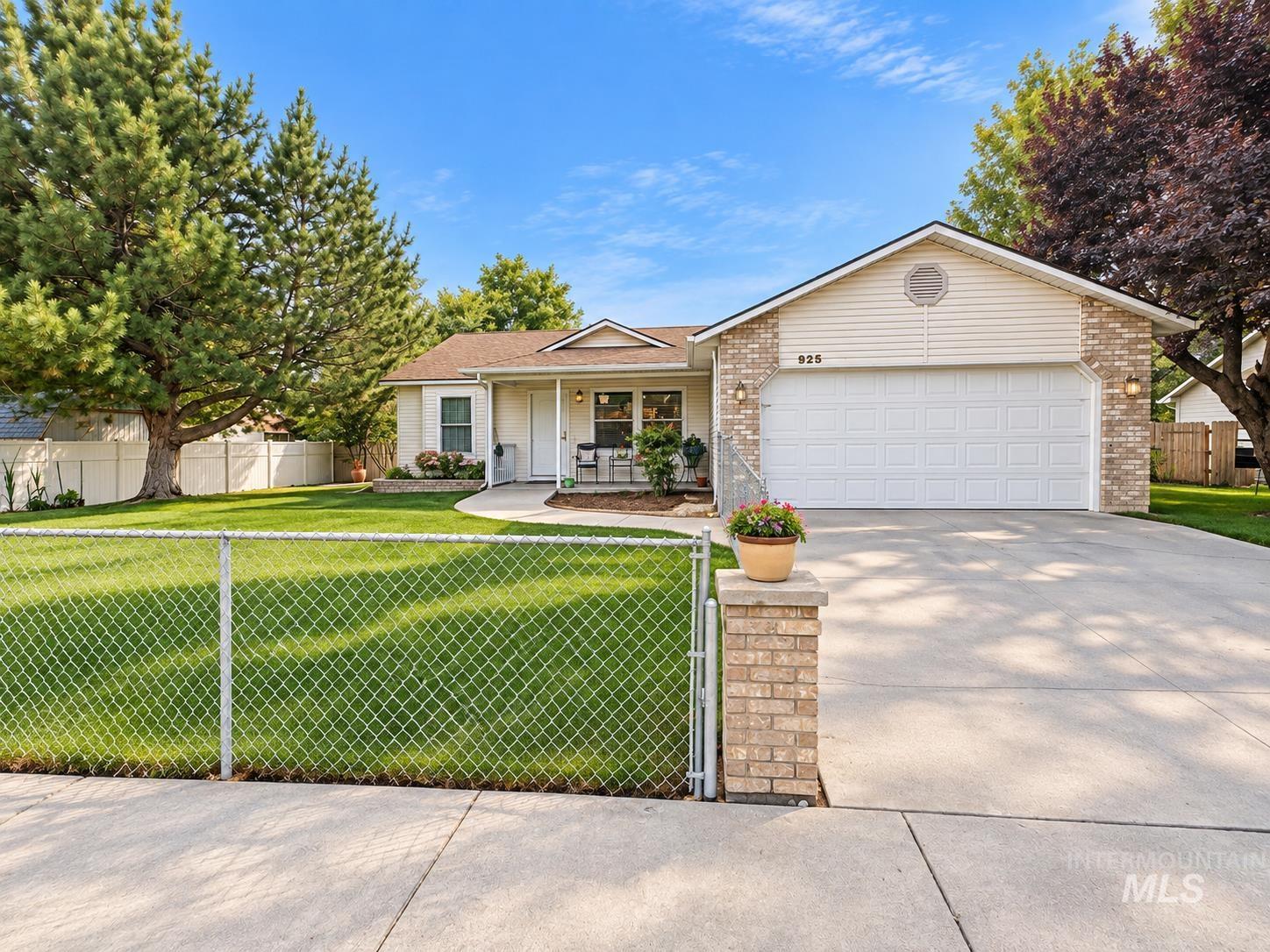 925 Poplar Drive — photo