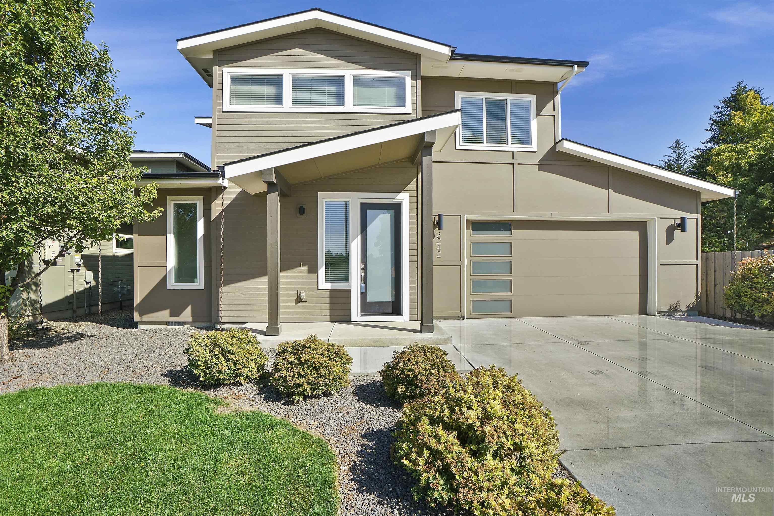 3242 S Annett Avenue — photo