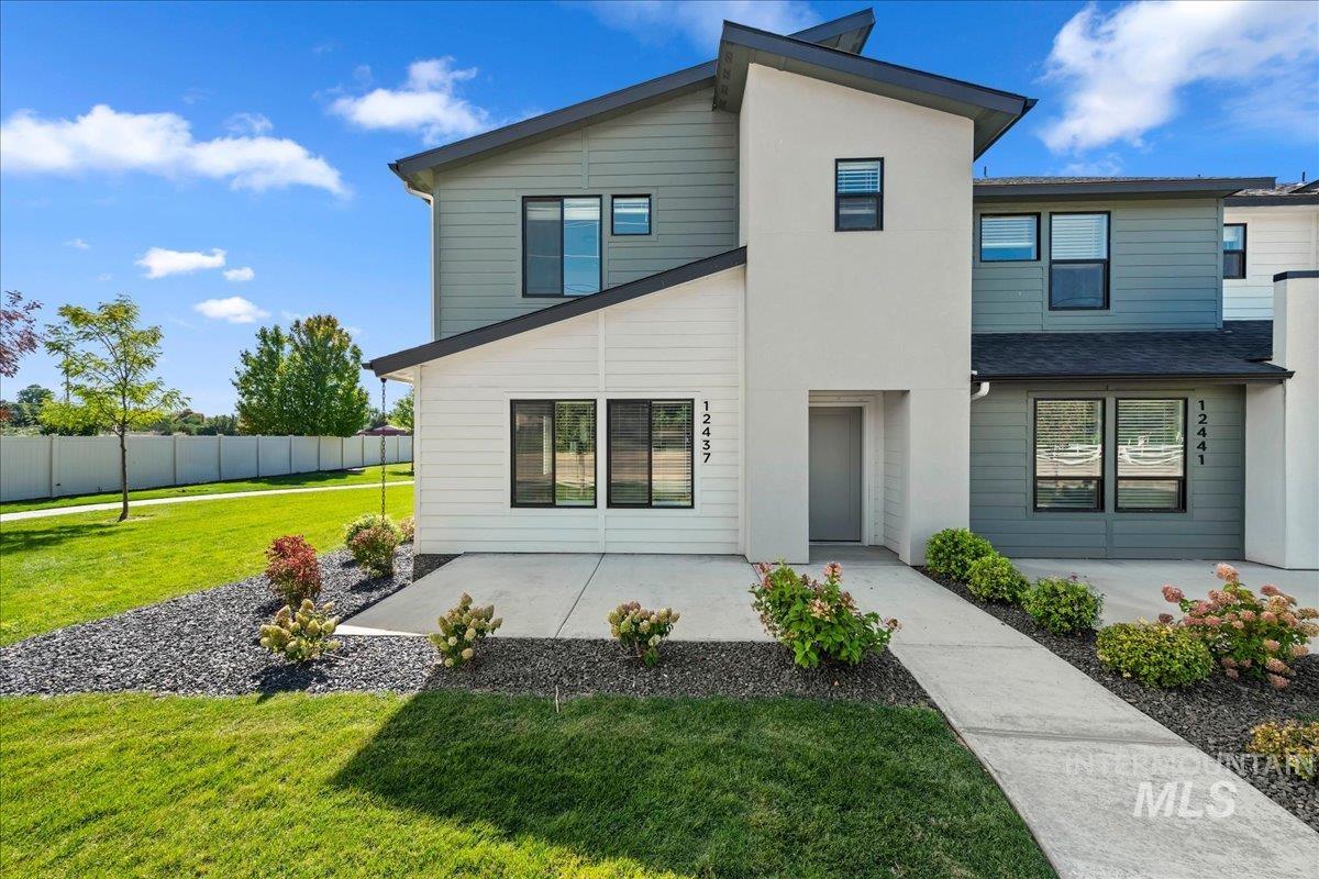 12437 W Victory Rd — photo
