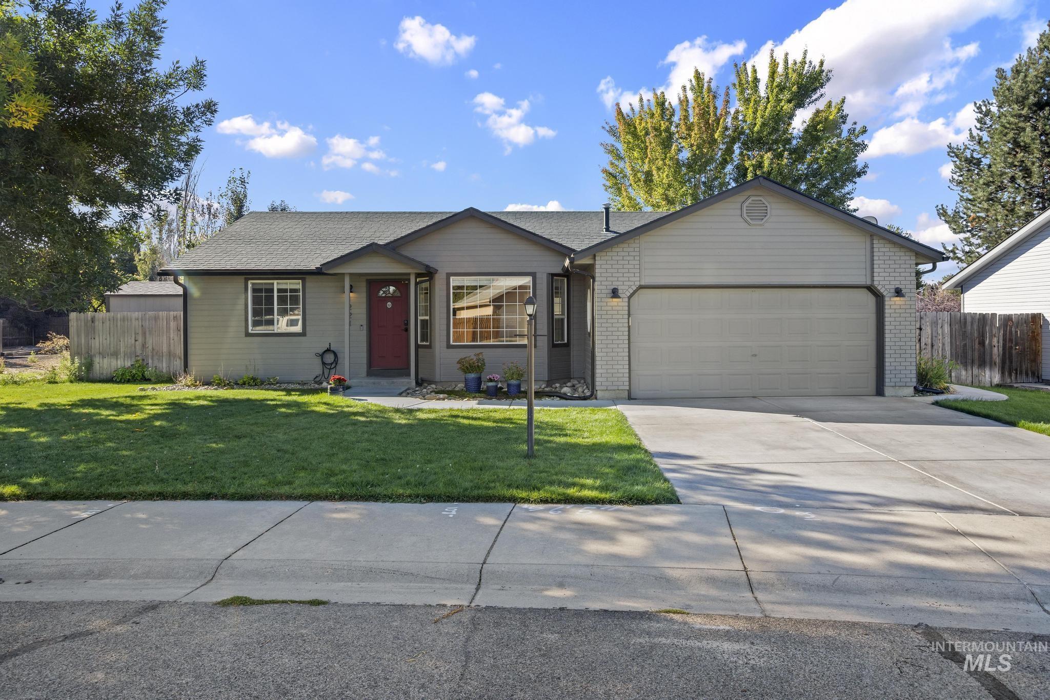1221 W Waltman Dr — photo