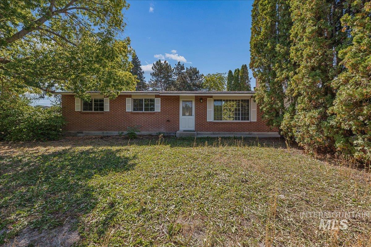 2530 S Cloverdale Rd — photo