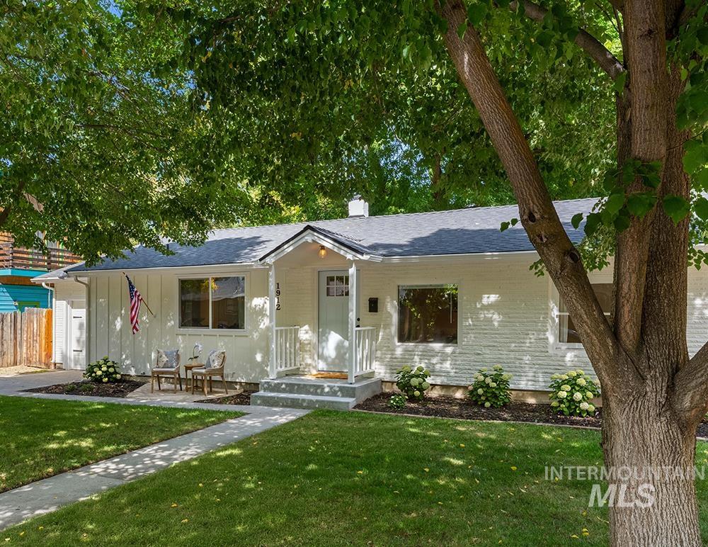 1912 W Dora St — photo