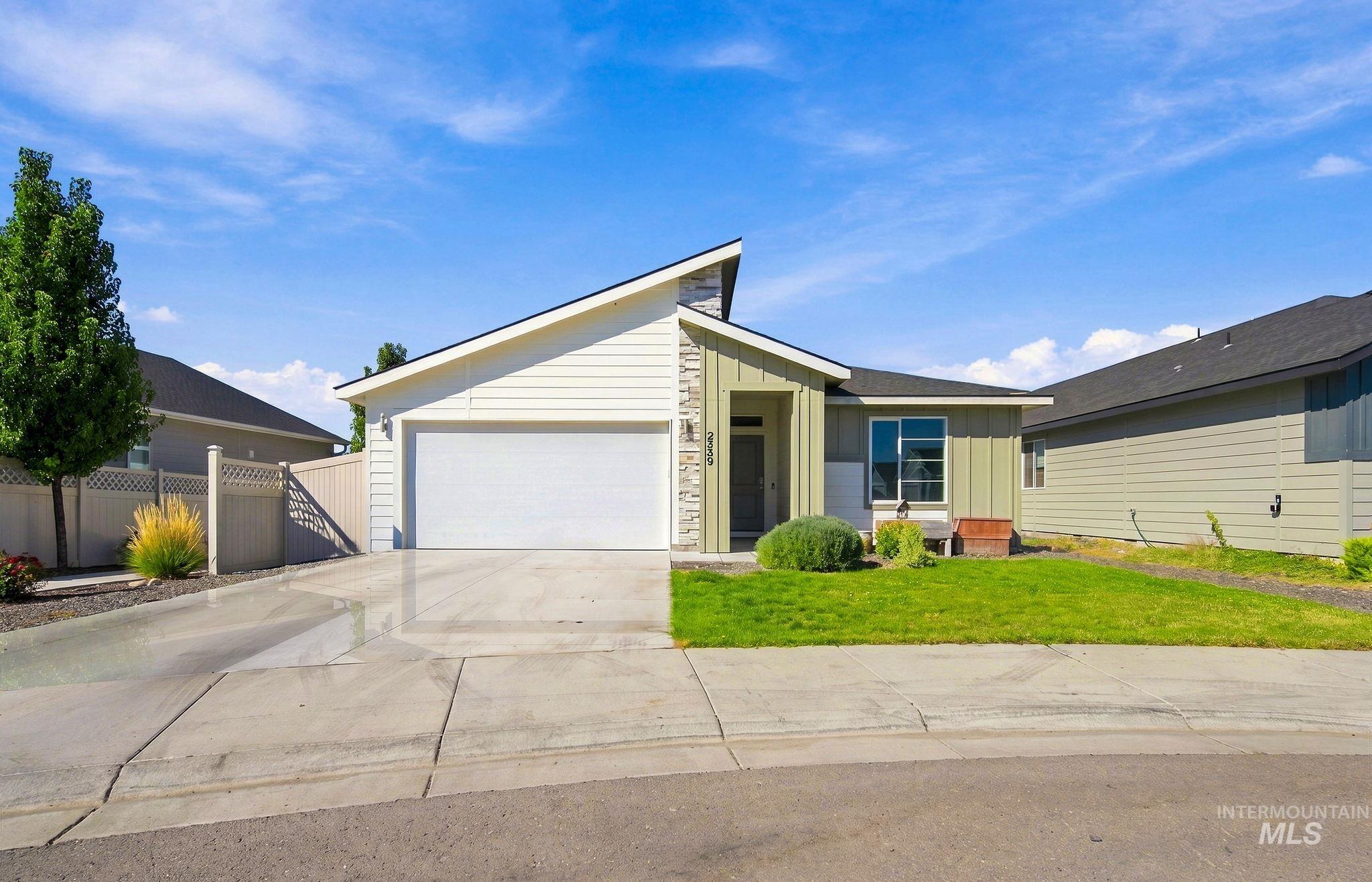 2359 N Thistle Dr — photo