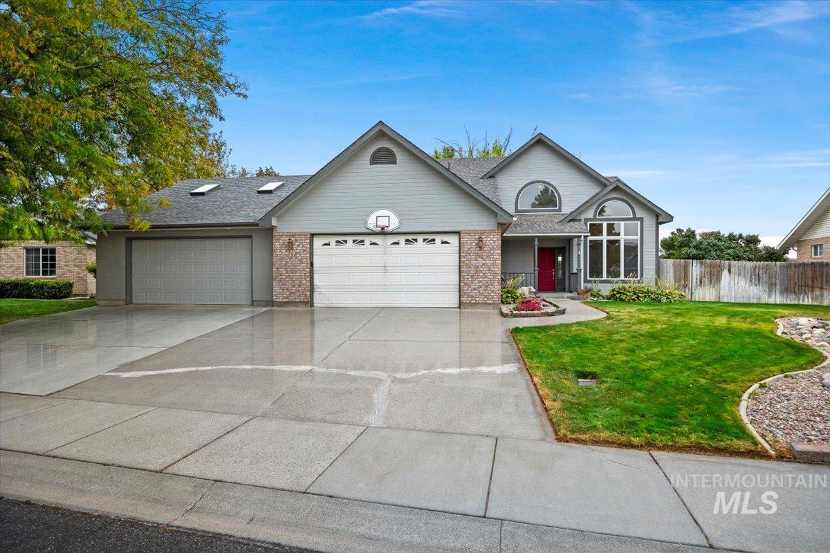2298 Hillcrest Dr — photo