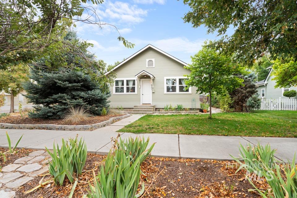 2301 W Jefferson St — photo