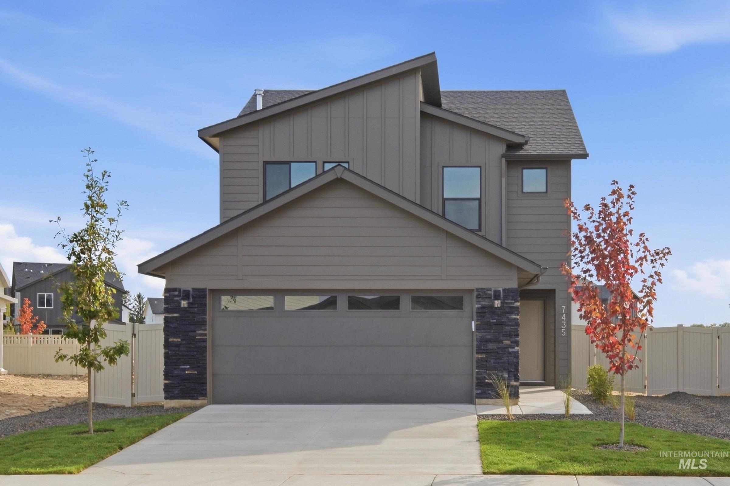 7435 W Newtown Dr — photo