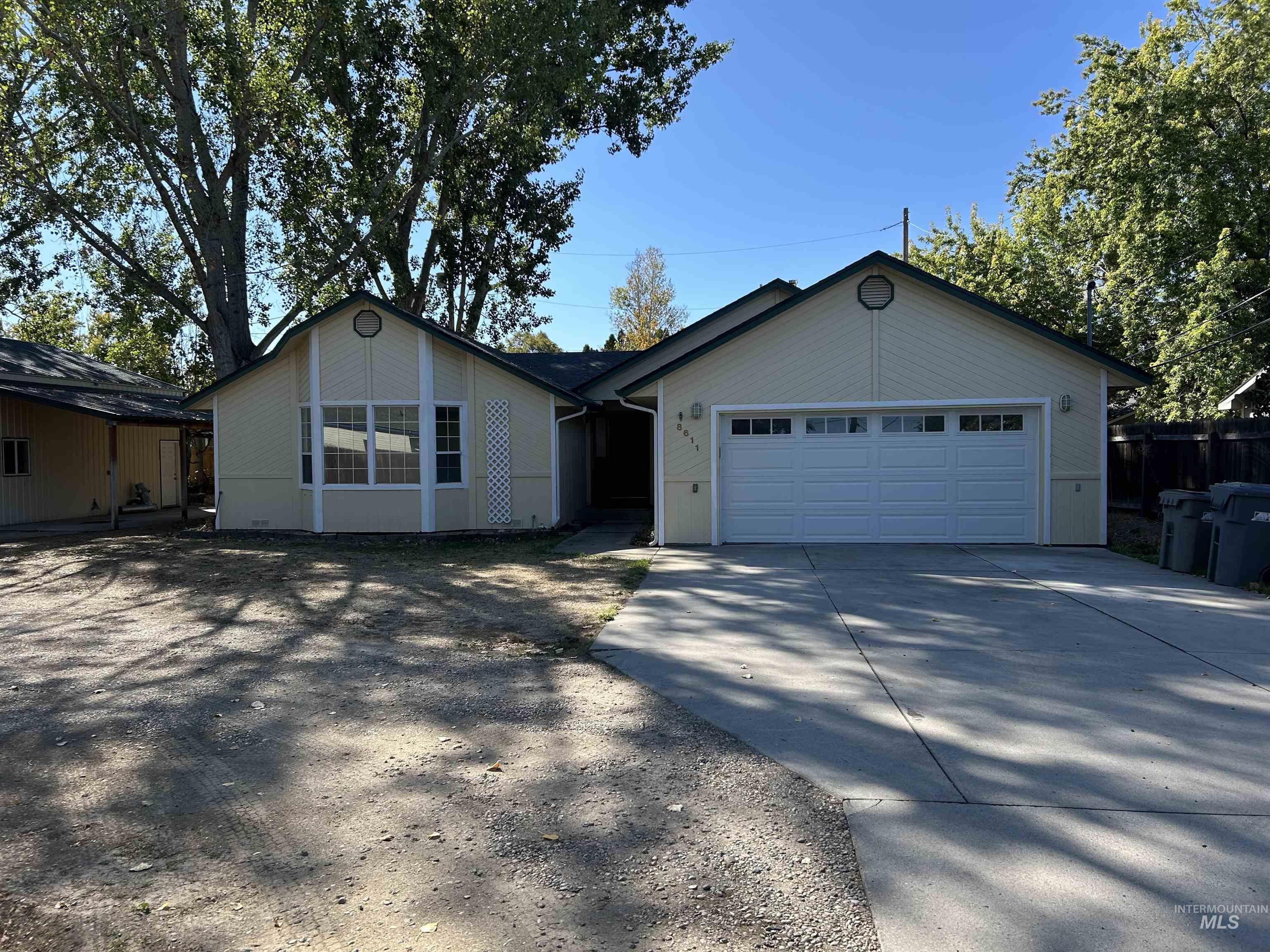 8611 W Cory Ln. — photo