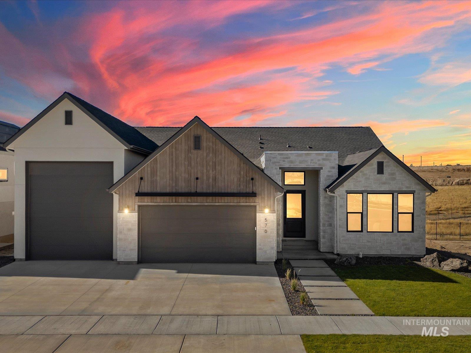 570 E Wagoneer Dr — photo