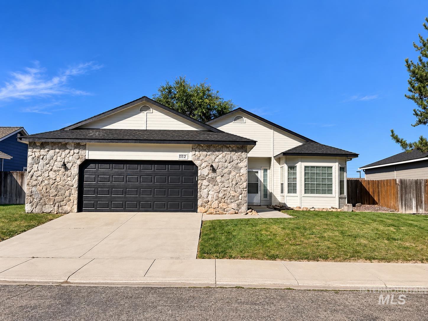 112 W Davenport Dr — photo