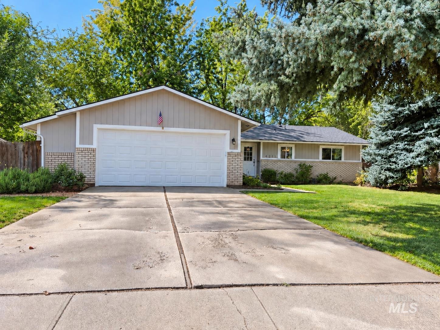 4211 N Jennifer Pl — photo