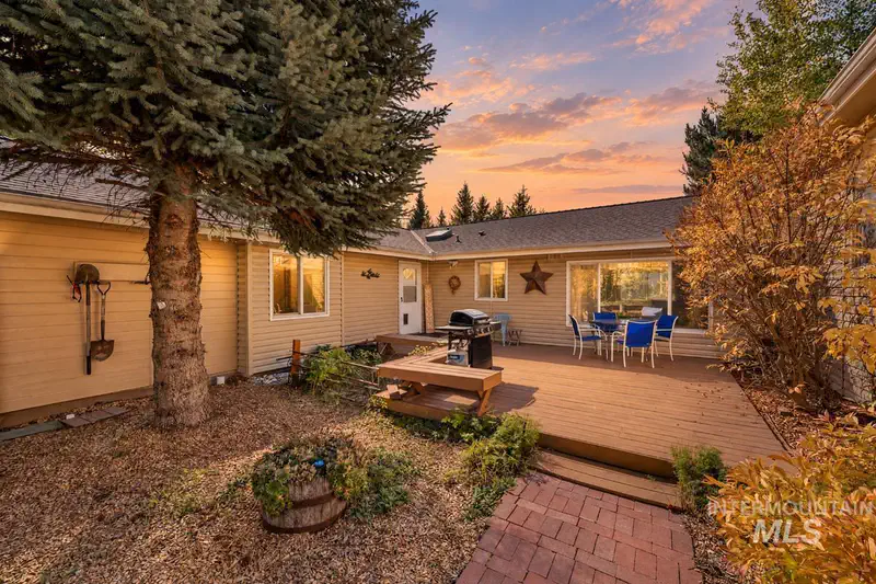 505 Lakeview Drive — photo