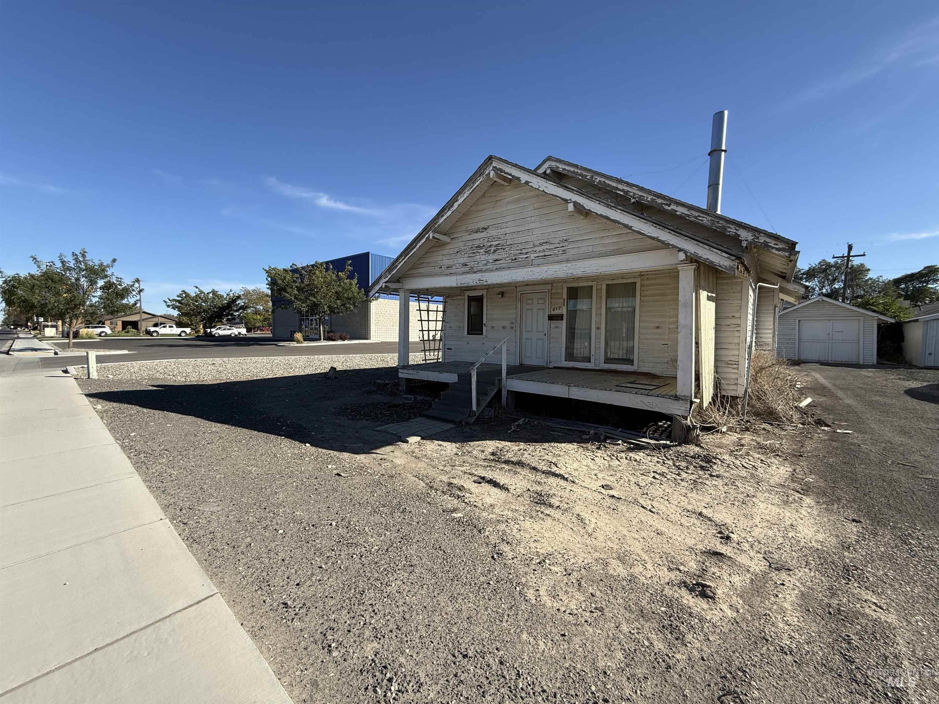 817 Burley Ave — photo
