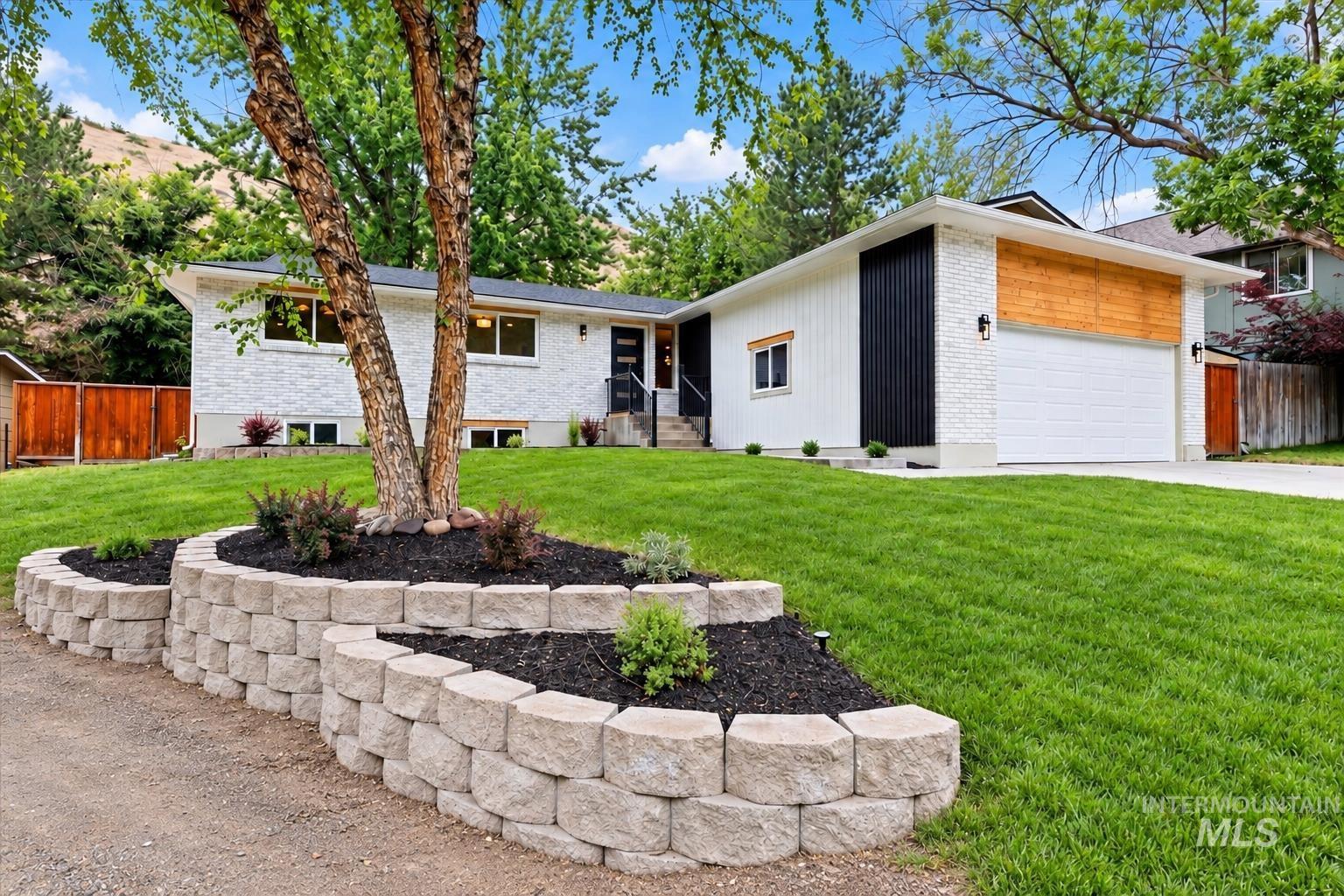 5927 N Collister Dr. — photo