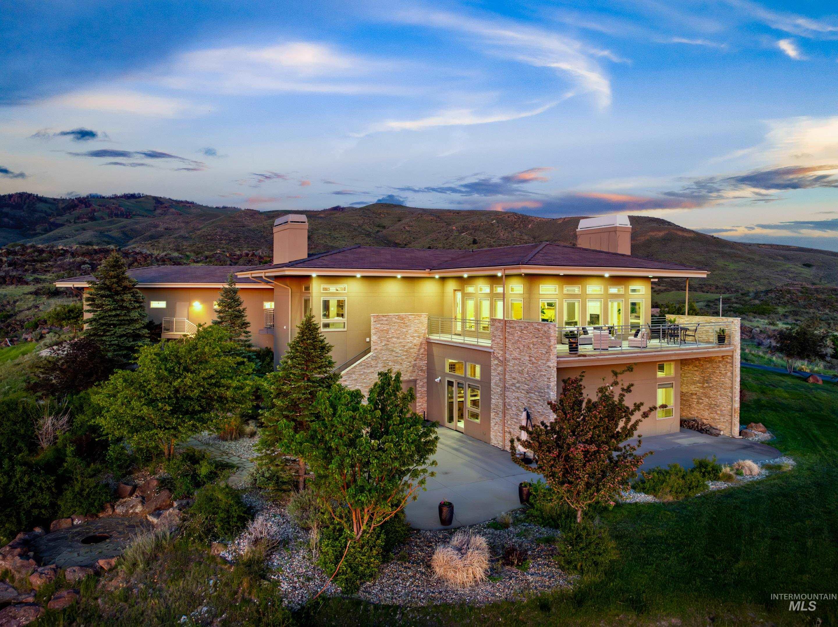 6329 E Wildhorse Ln — photo