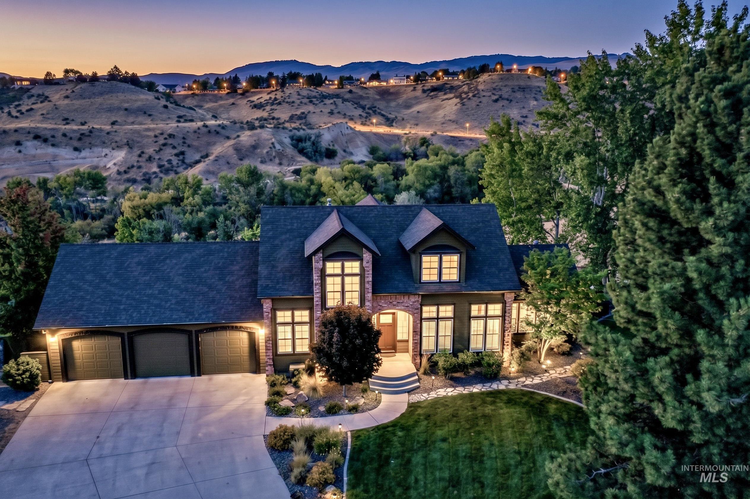 2798 N Cliffview Pl — photo