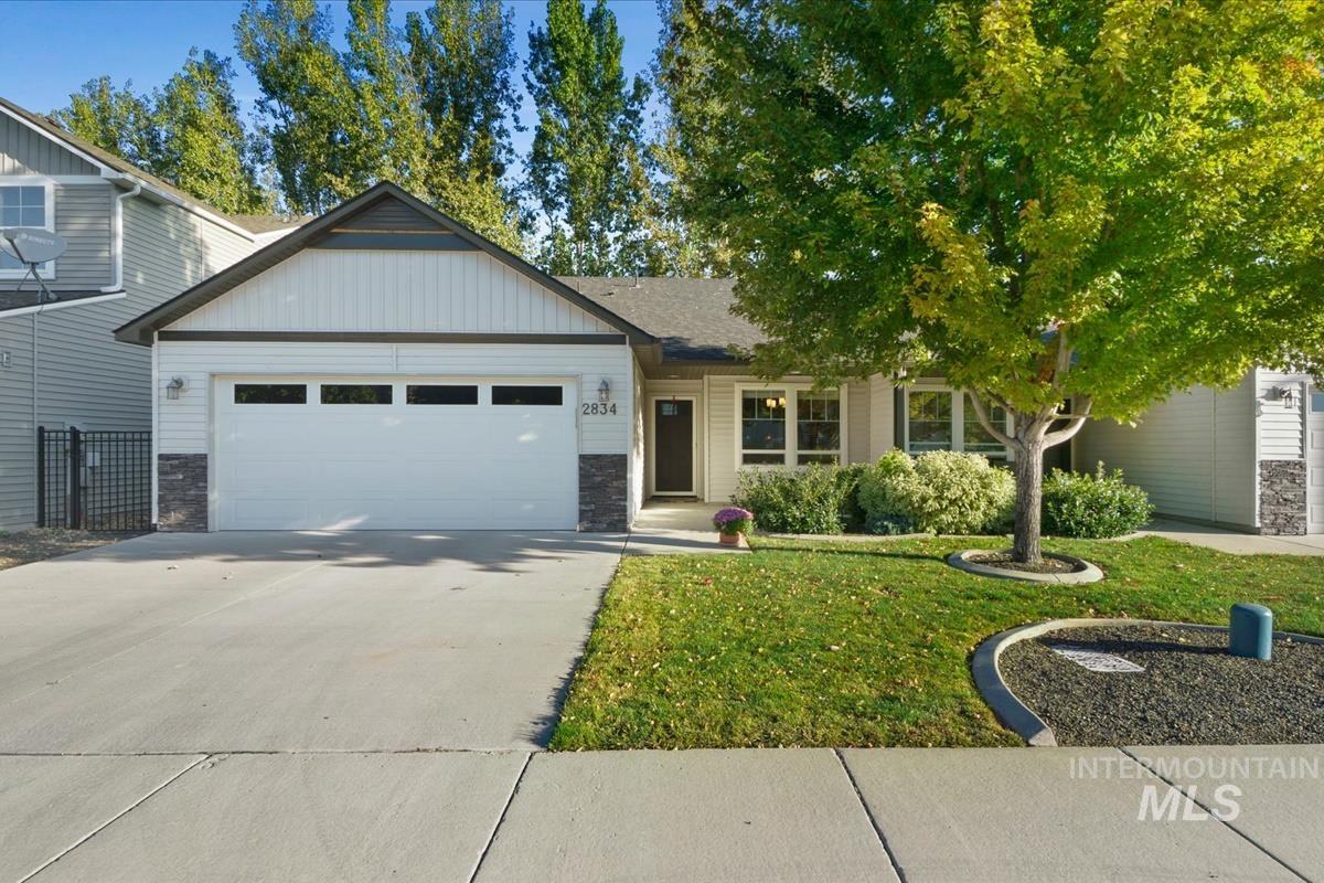 2834 E Clarene Dr — photo