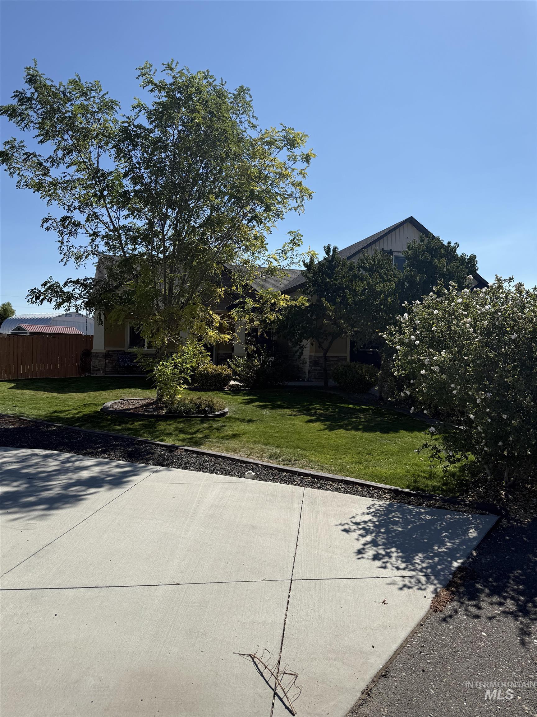 931 Applewood Dr. — photo