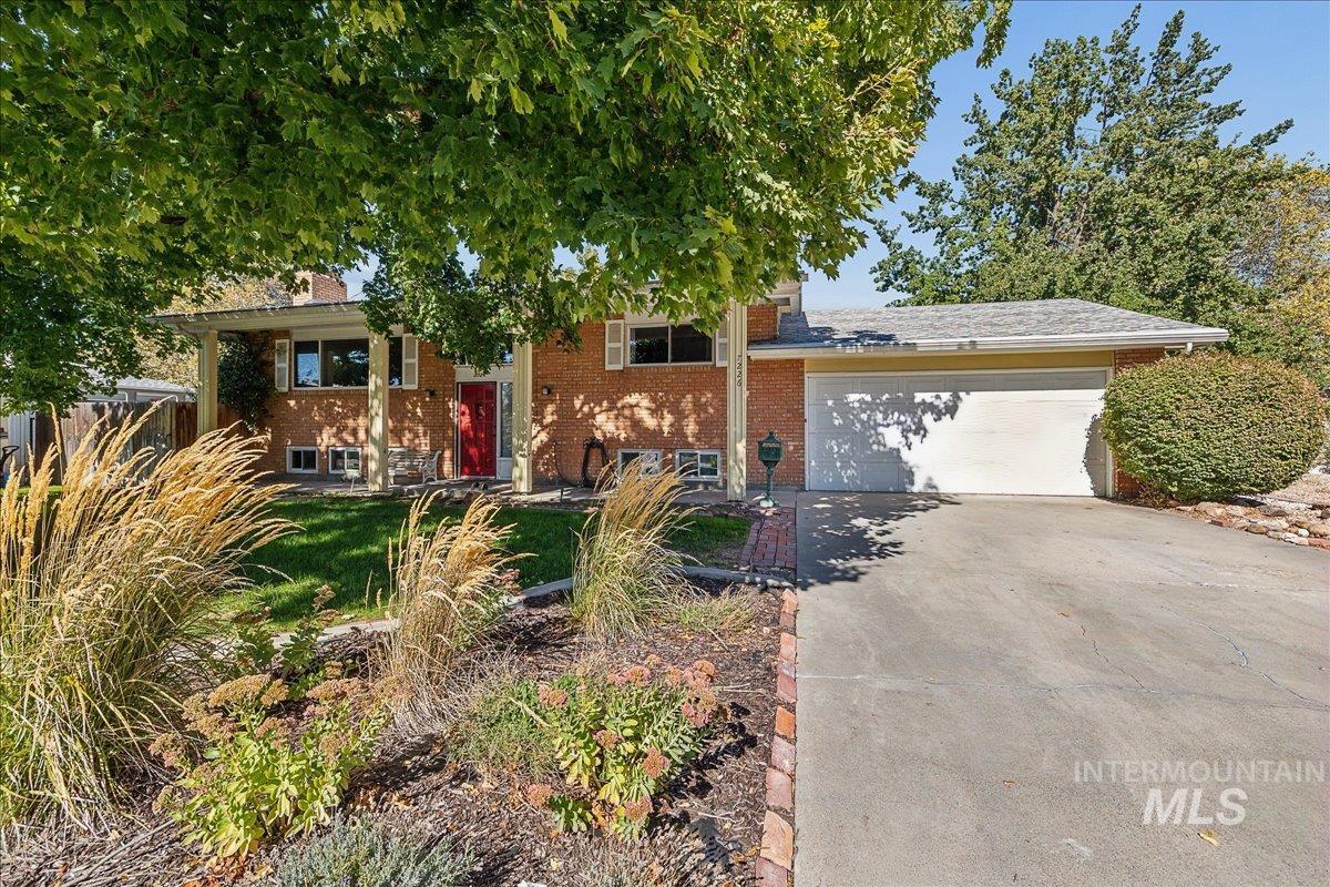 7226 W Cedarwood Dr. — photo