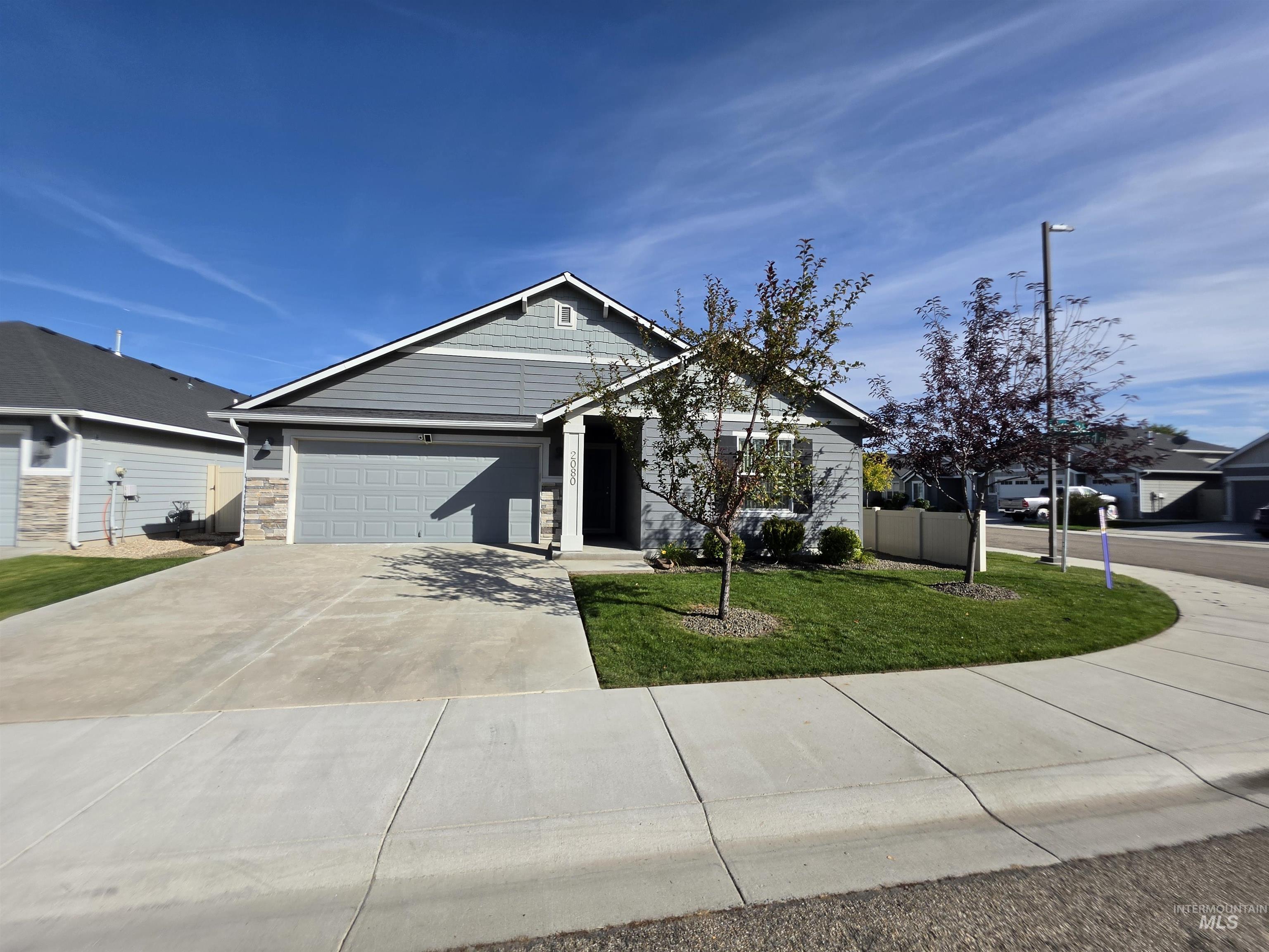 2080 N Swainson Ave — photo