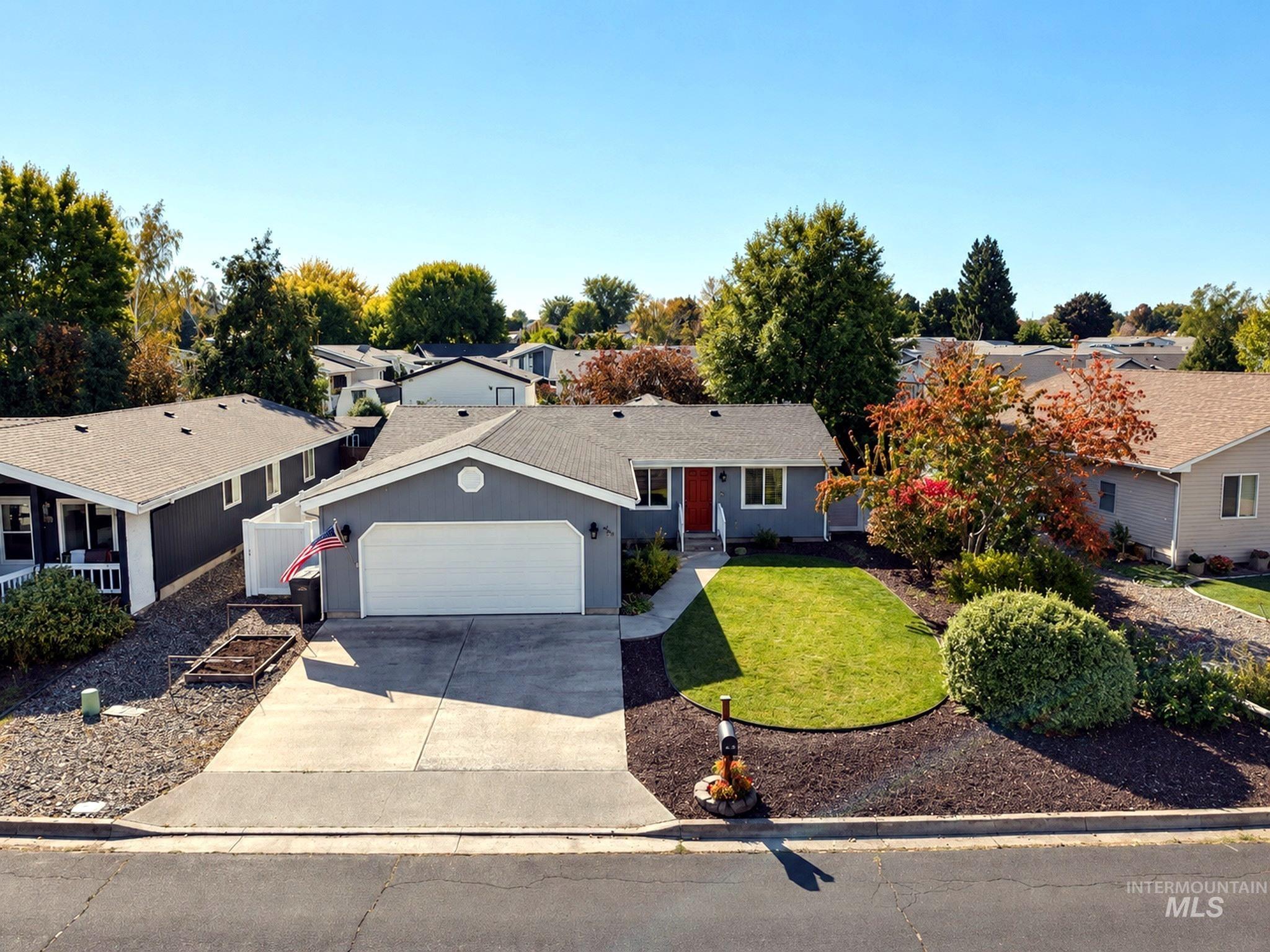 830 Tamarack Dr. — photo