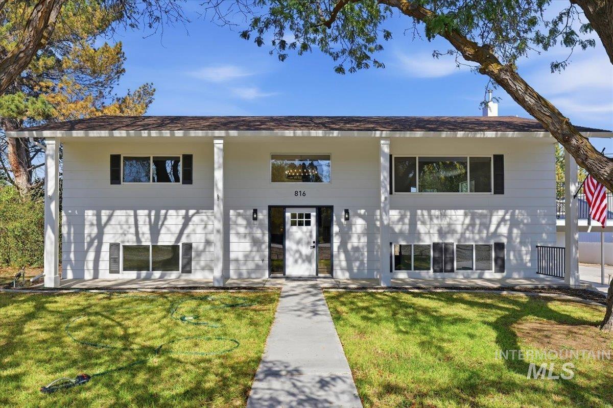 816 W Greenhurst Rd — photo