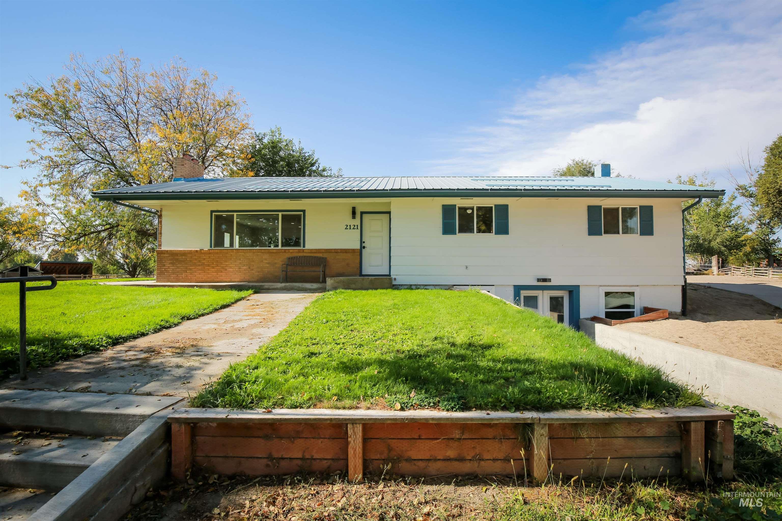 2121 Alameda Drive — photo