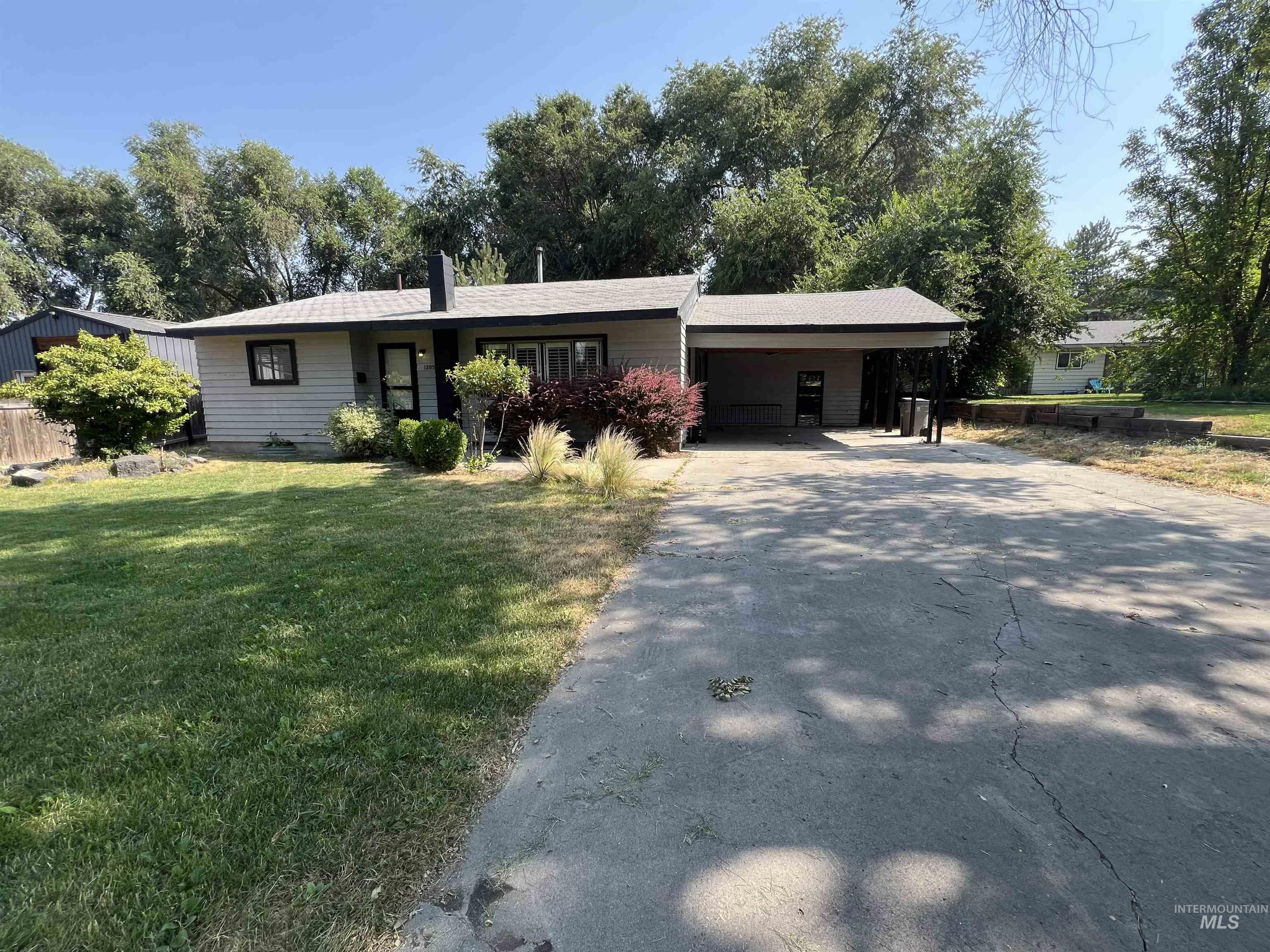 1205 E Logan — photo