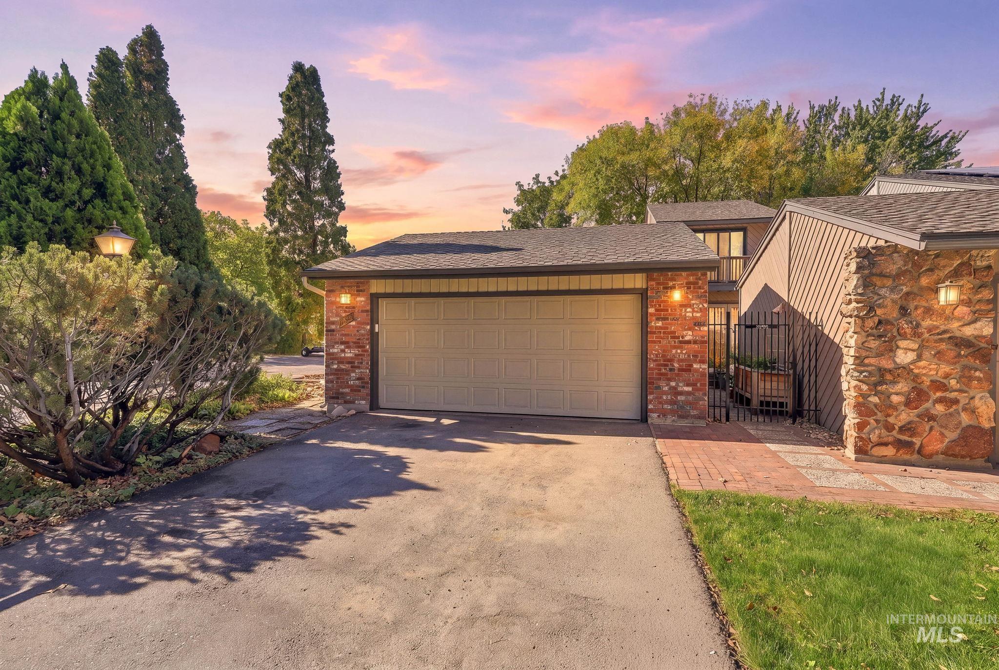 7255 W Cascade Dr — photo