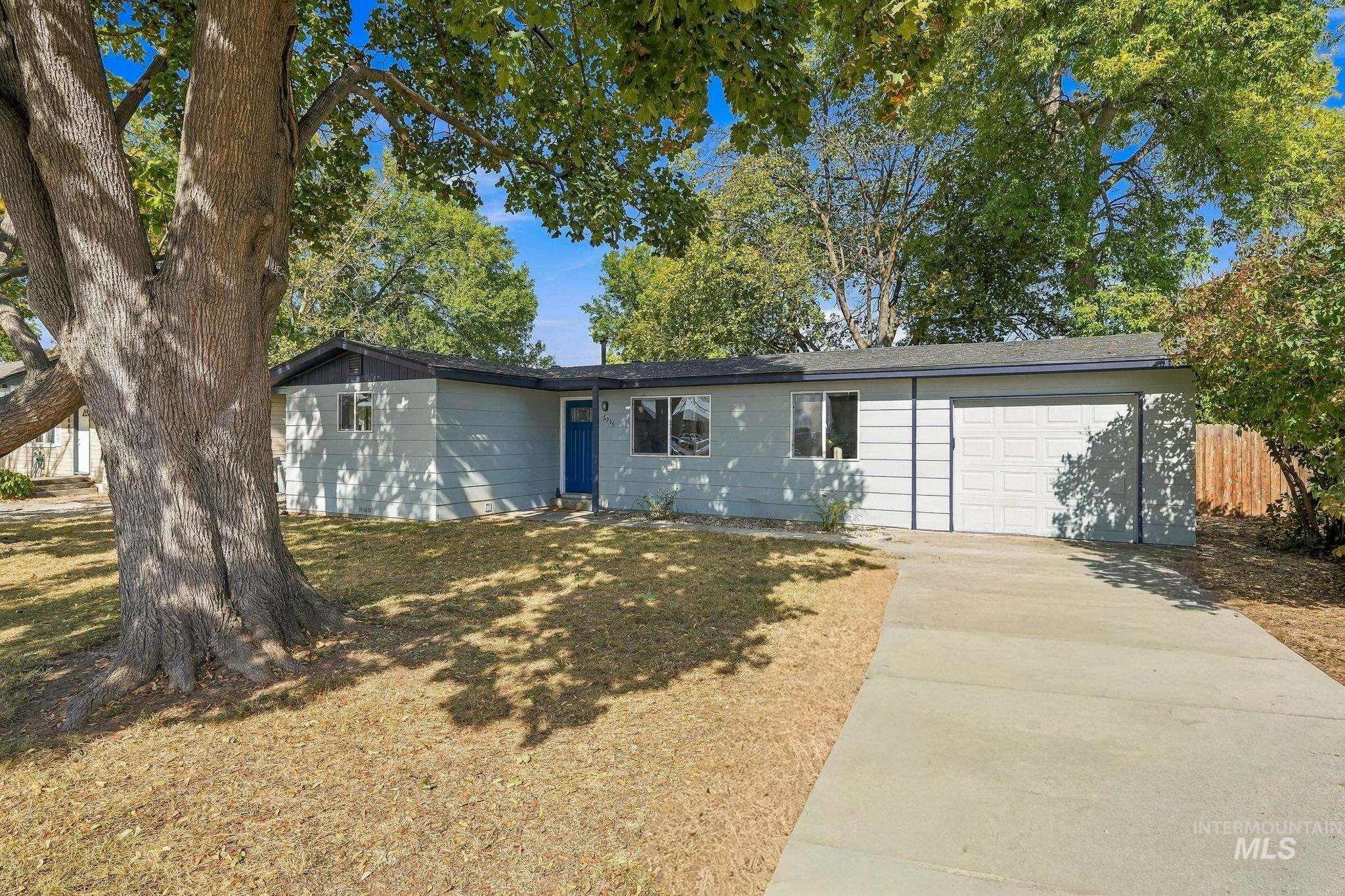 5916 W Clinton Street — photo