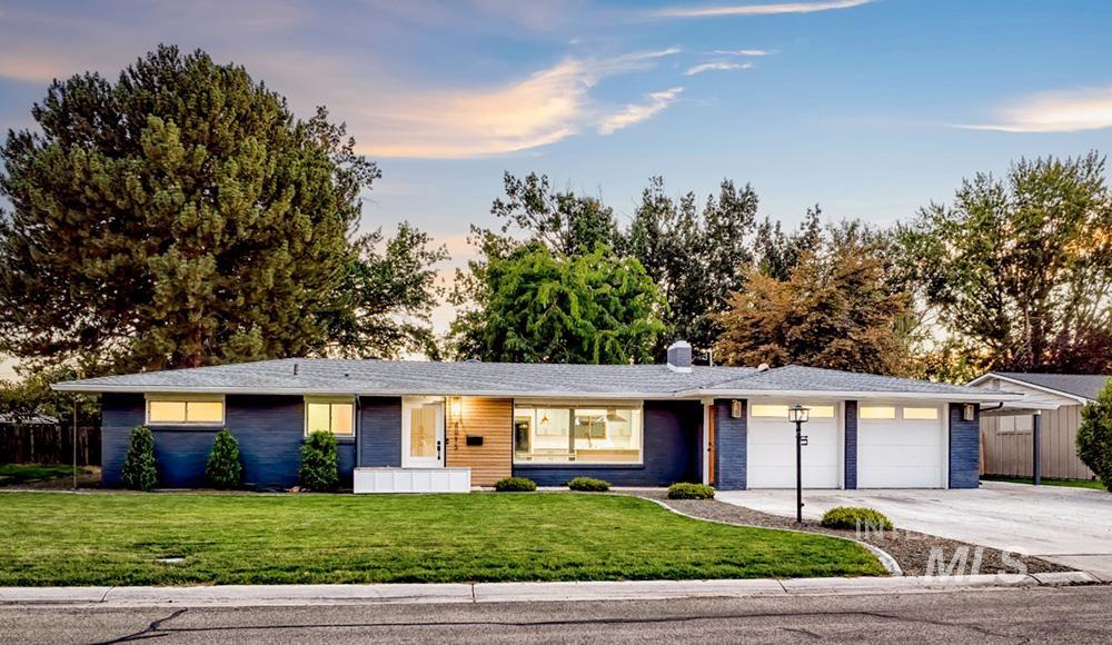 4015 W Hillcrest Dr — photo