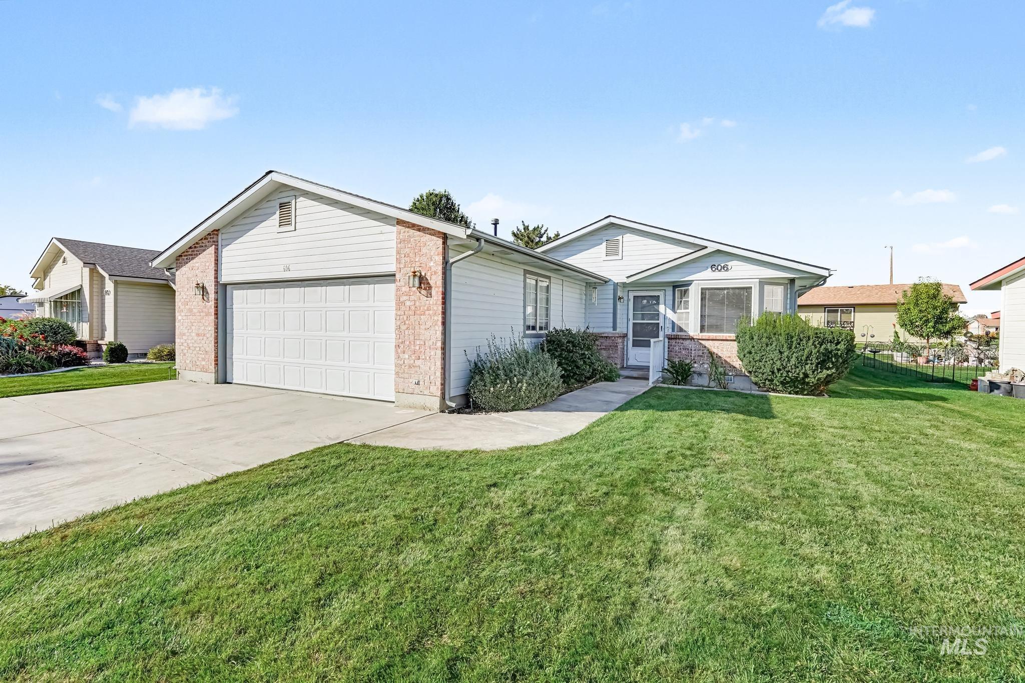 1100 Burnett Dr #E606 — photo