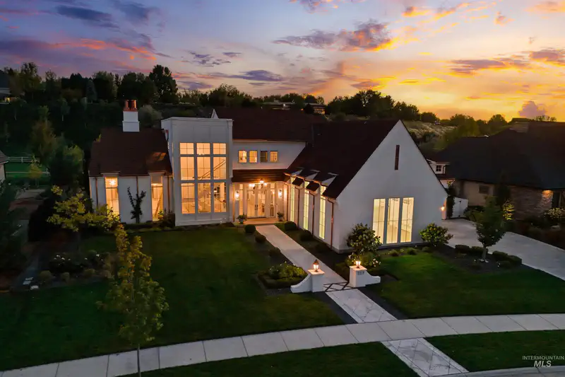 2217 W Oakhampton Drive — photo