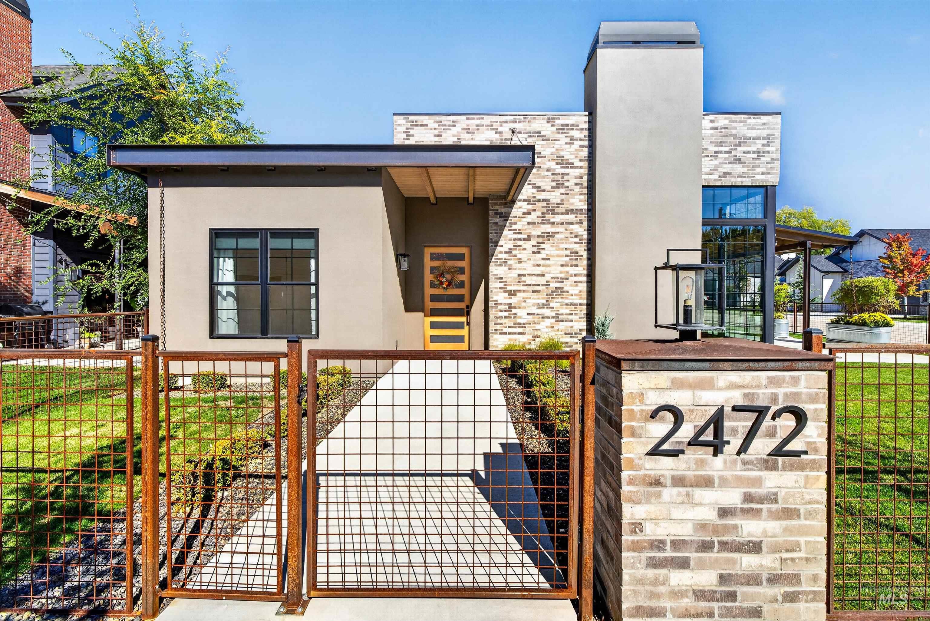 2472 W Rustic Forge St — photo