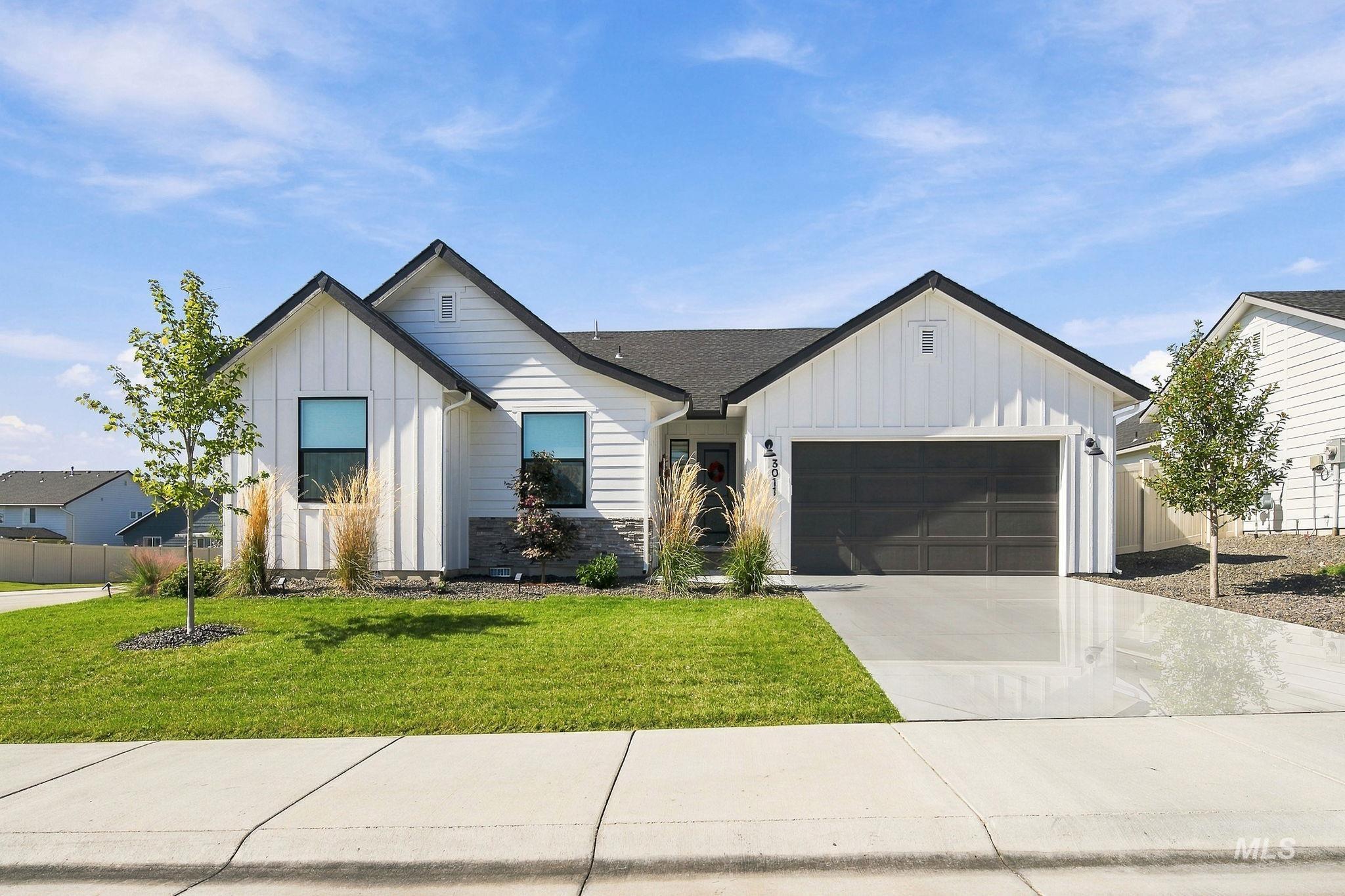 3011 N Mountain Lake Ave — photo