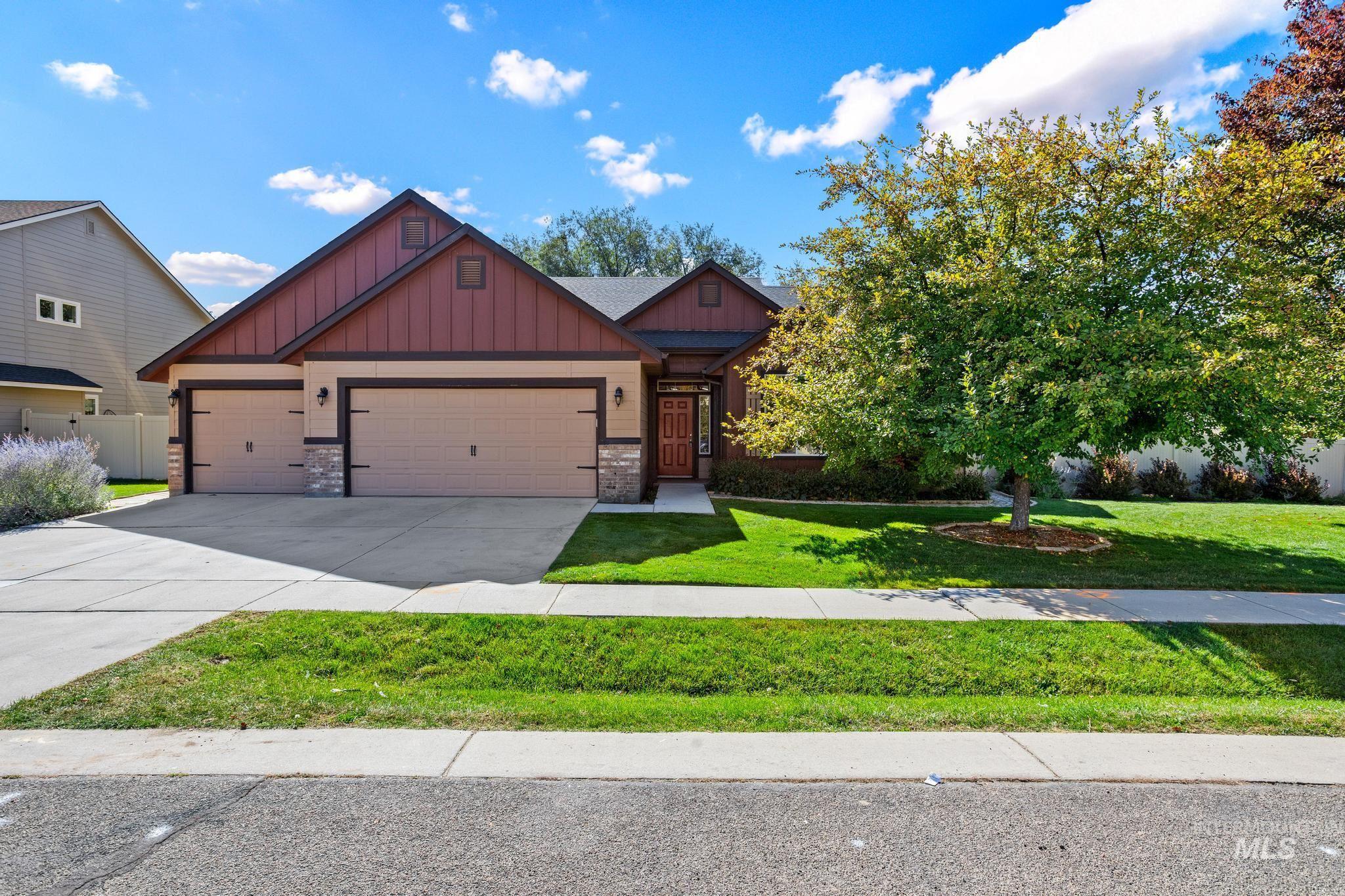 1181 W Darrah Dr — photo