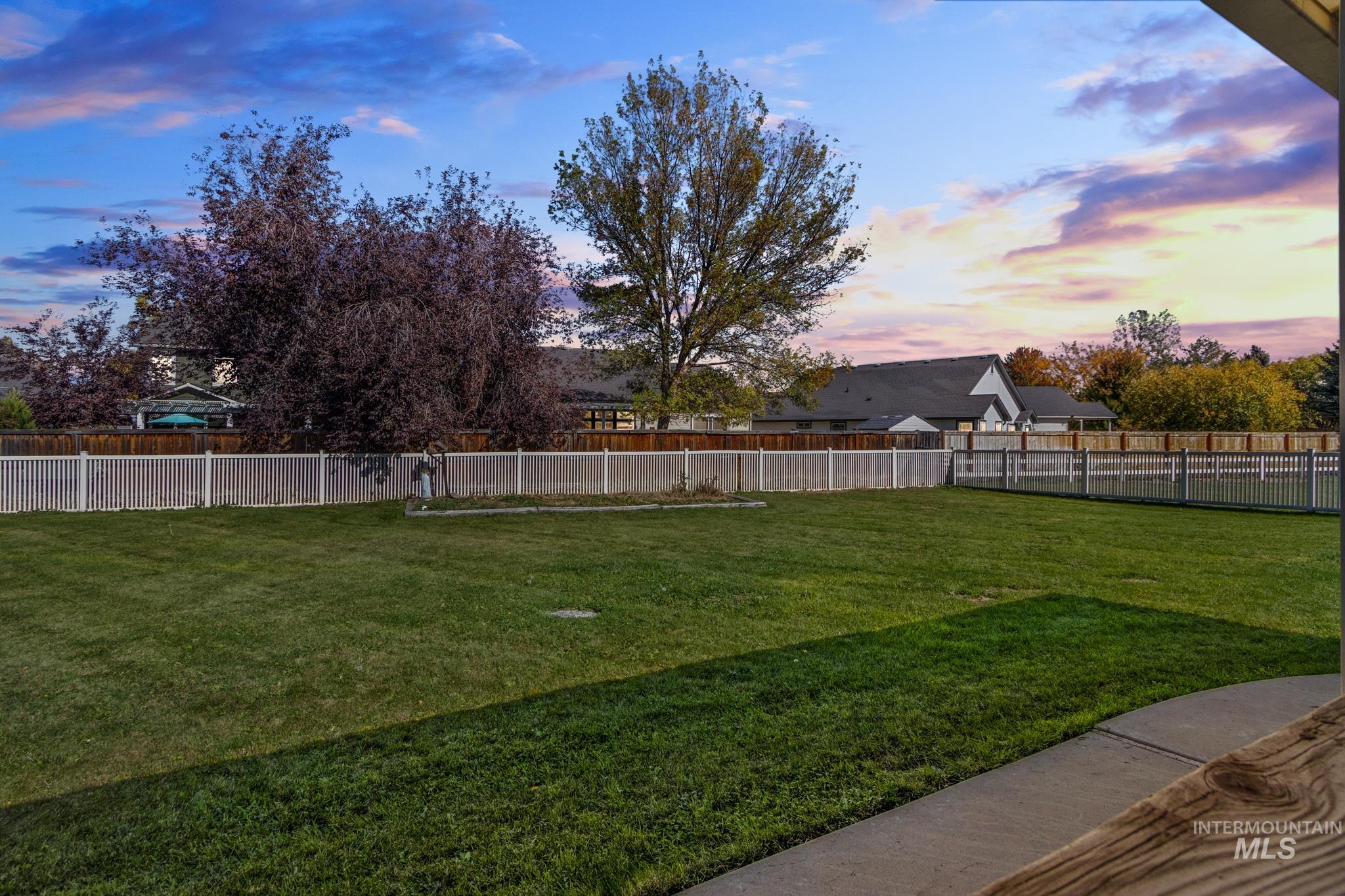 11360 W Lake Hazel Rd — photo