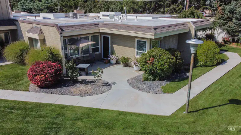 1130 N Imperial Lane — photo