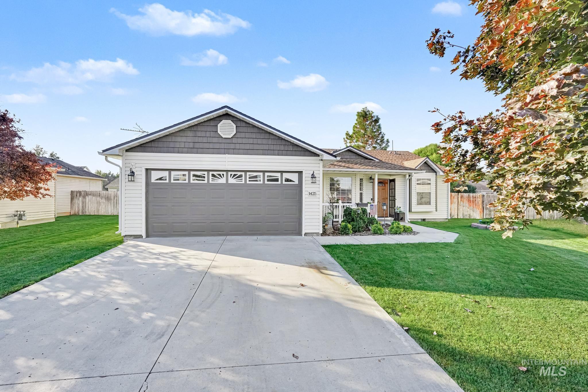 1425 W Tamarack Dr — photo