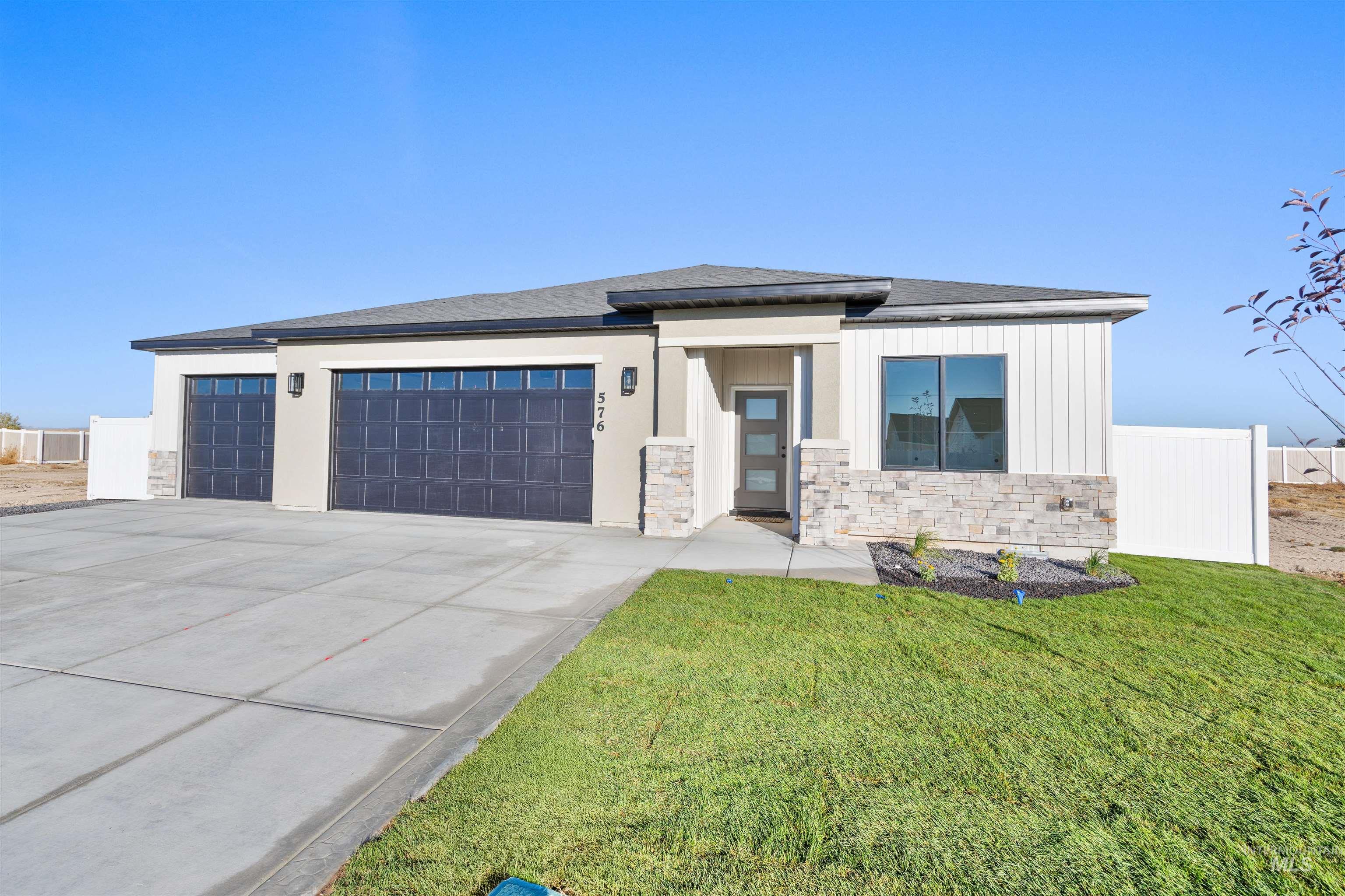 576 Sunspot Drive — photo